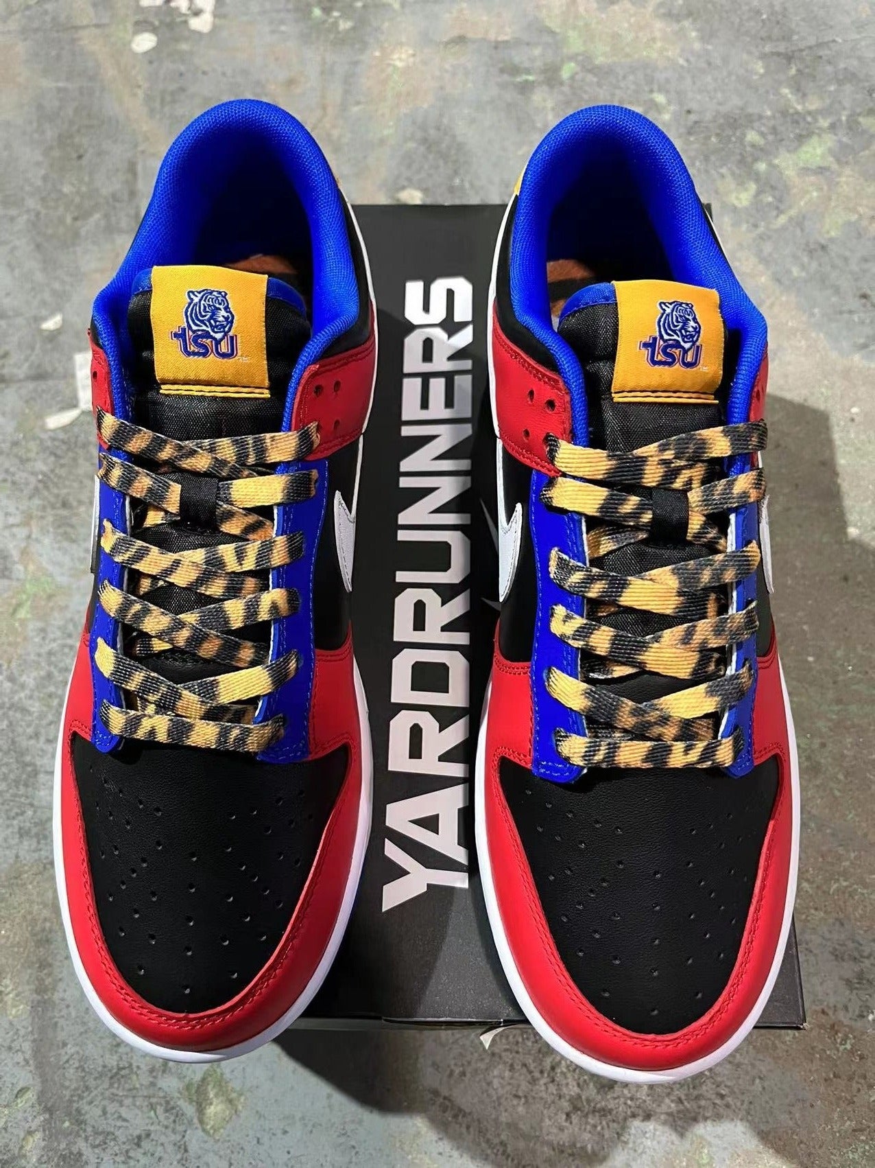 A Nike Sb Dunk - TSU Tennessee State University