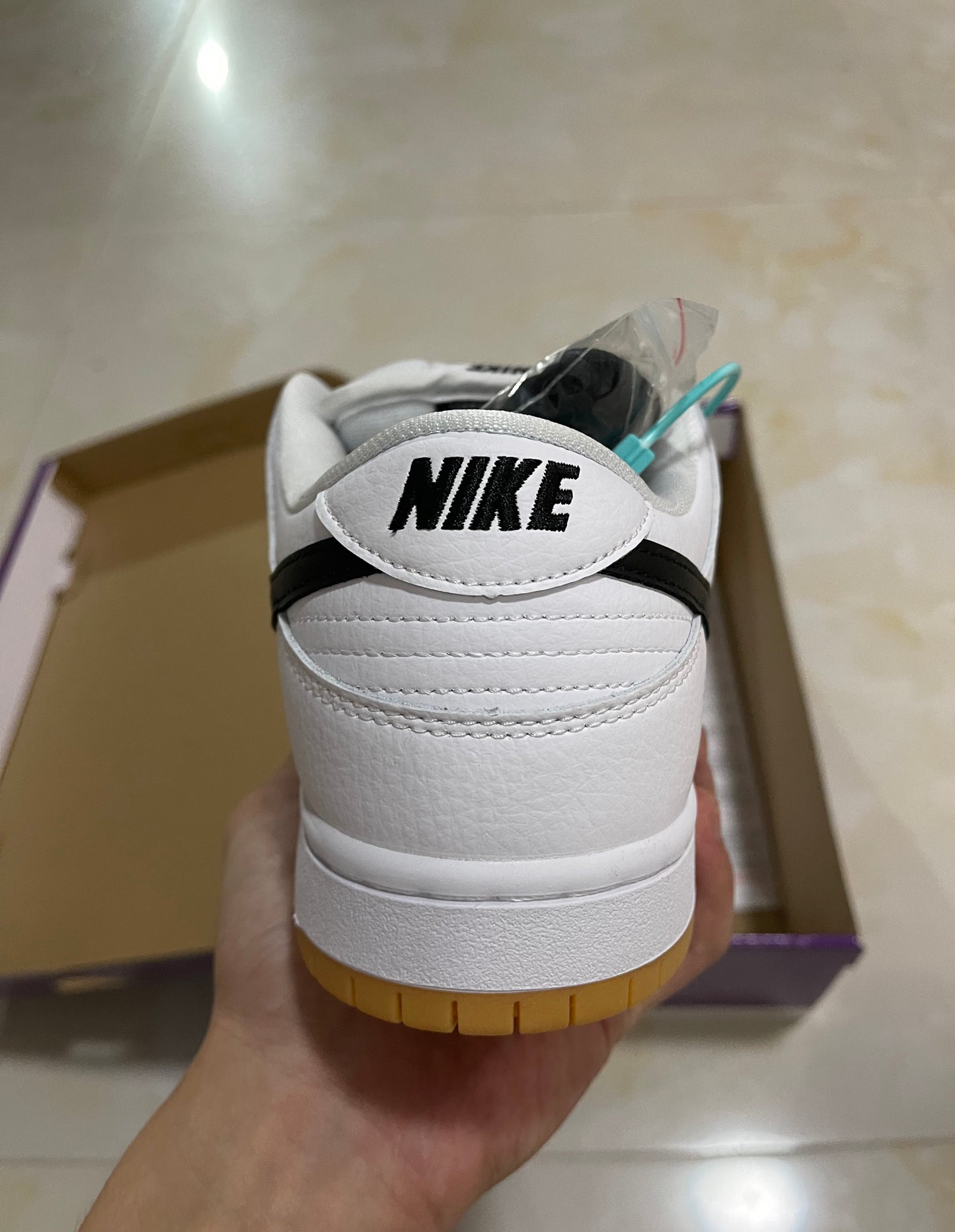 A Nike SB Dunk - White Gum