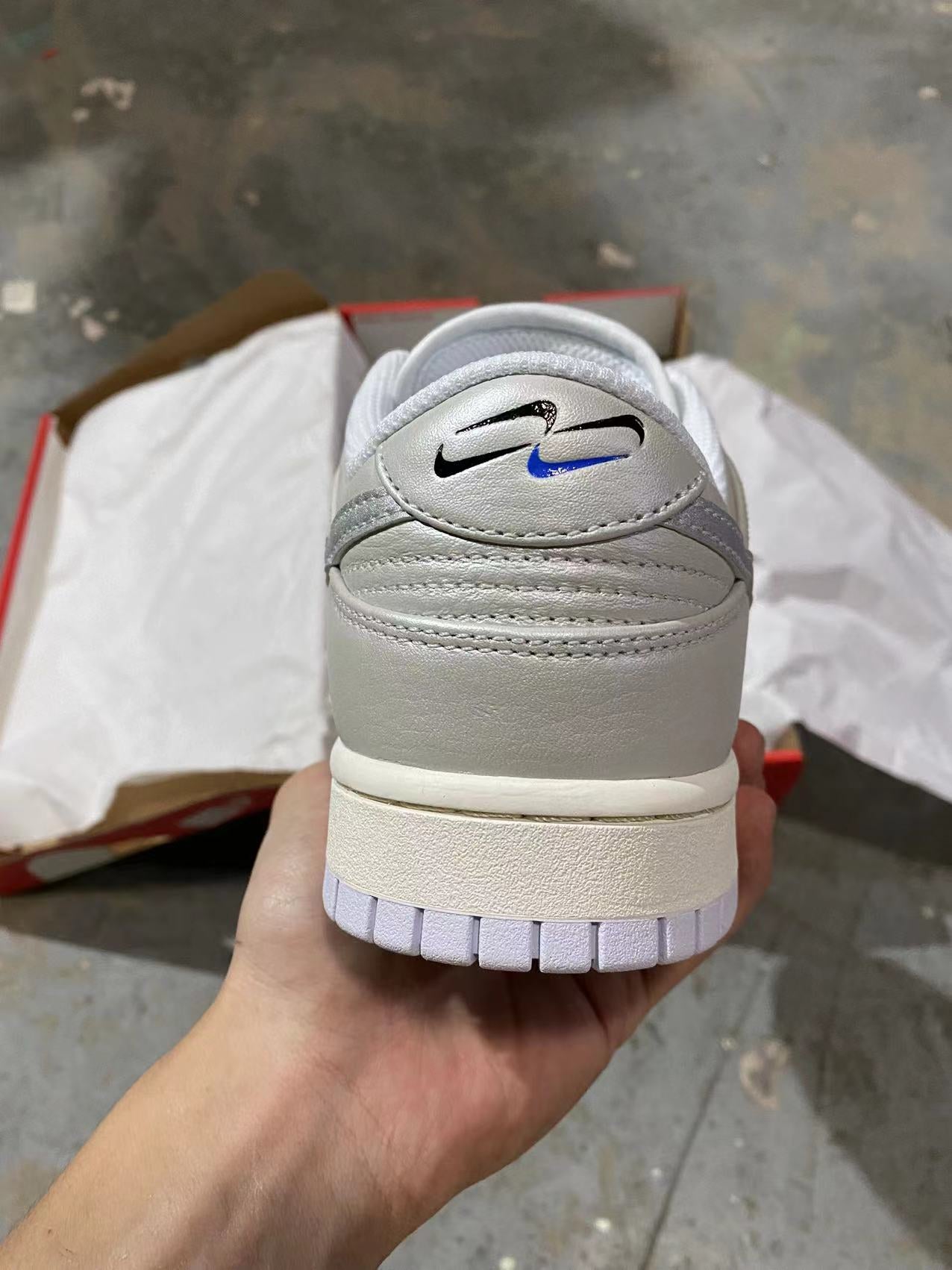 A Nike SB Dunk - Metallic Silver