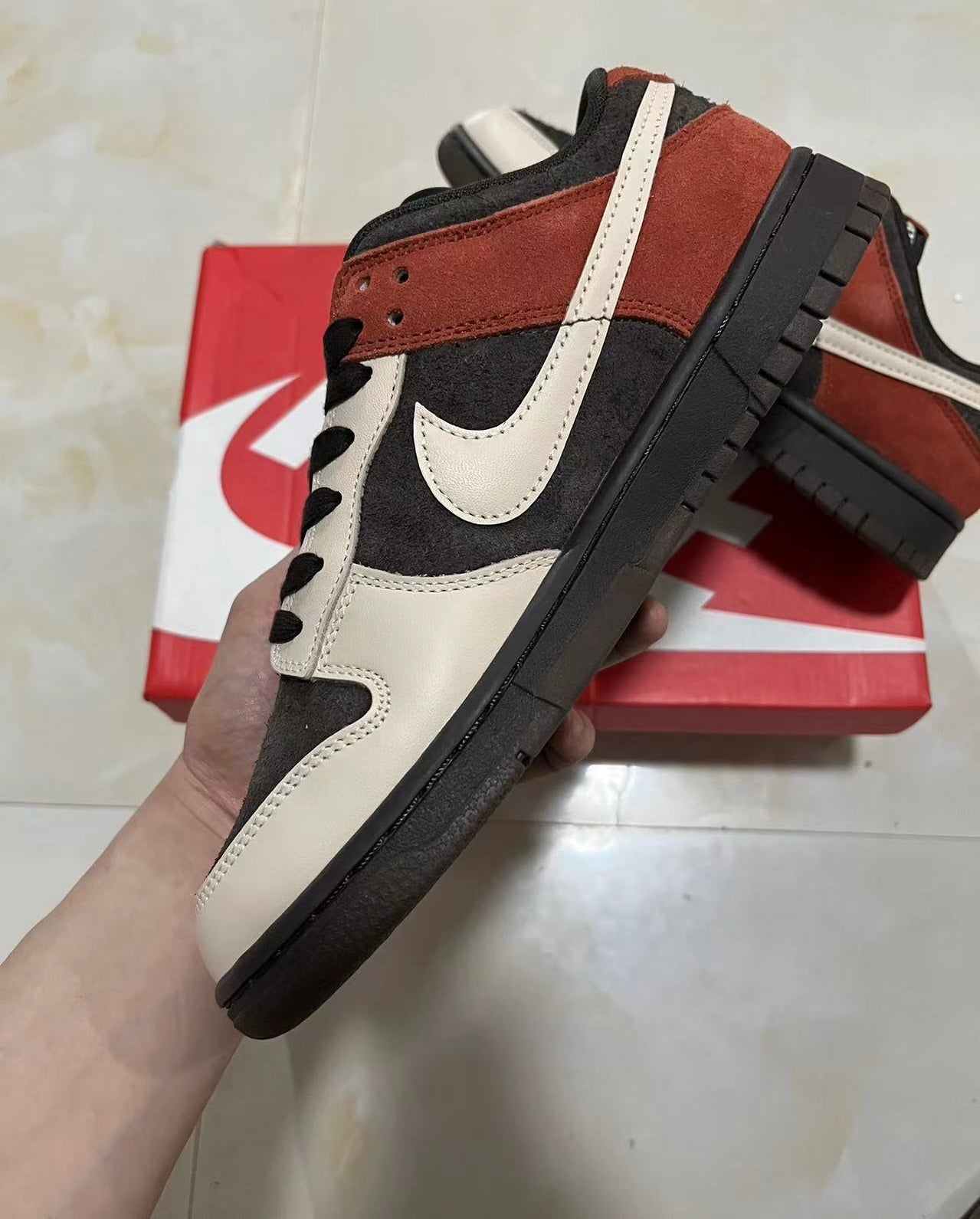 A Nike SB Dunk - Red Panda