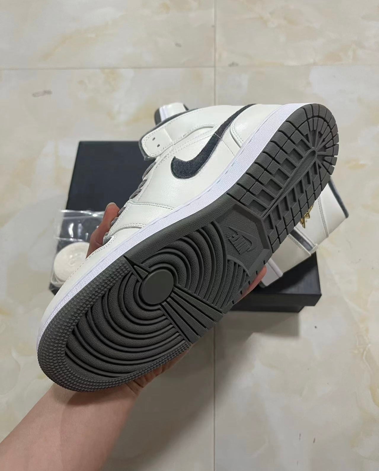 Jordan 1 Mid - Velvet Toe