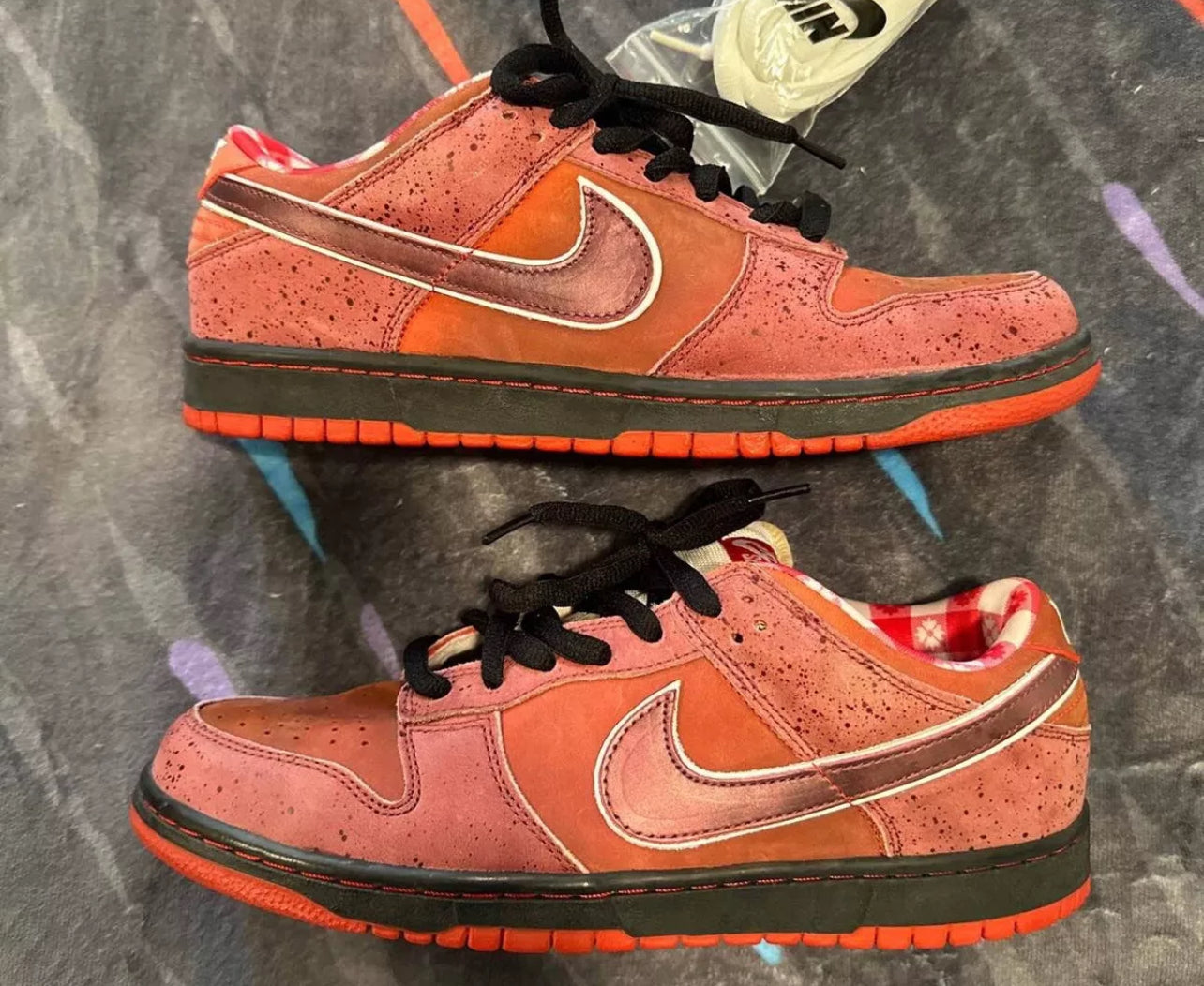 A Nike SB Dunk- Red Lobster