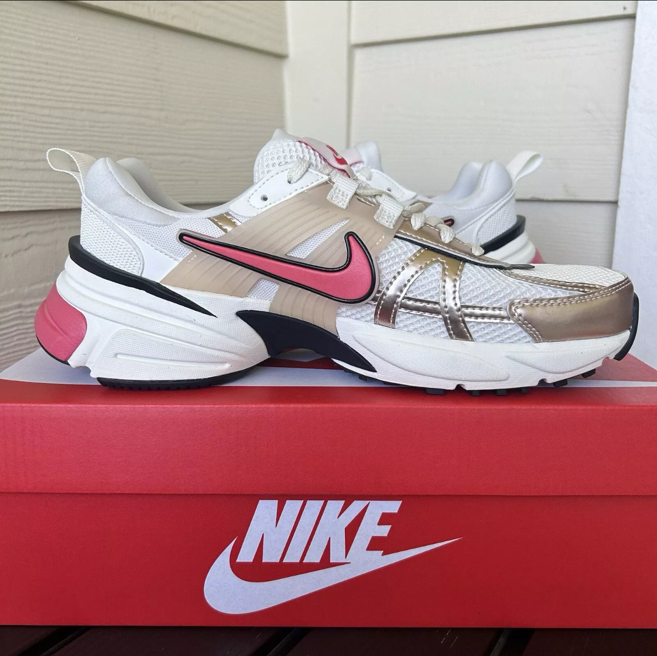 Nike V2K Run Womens Guava