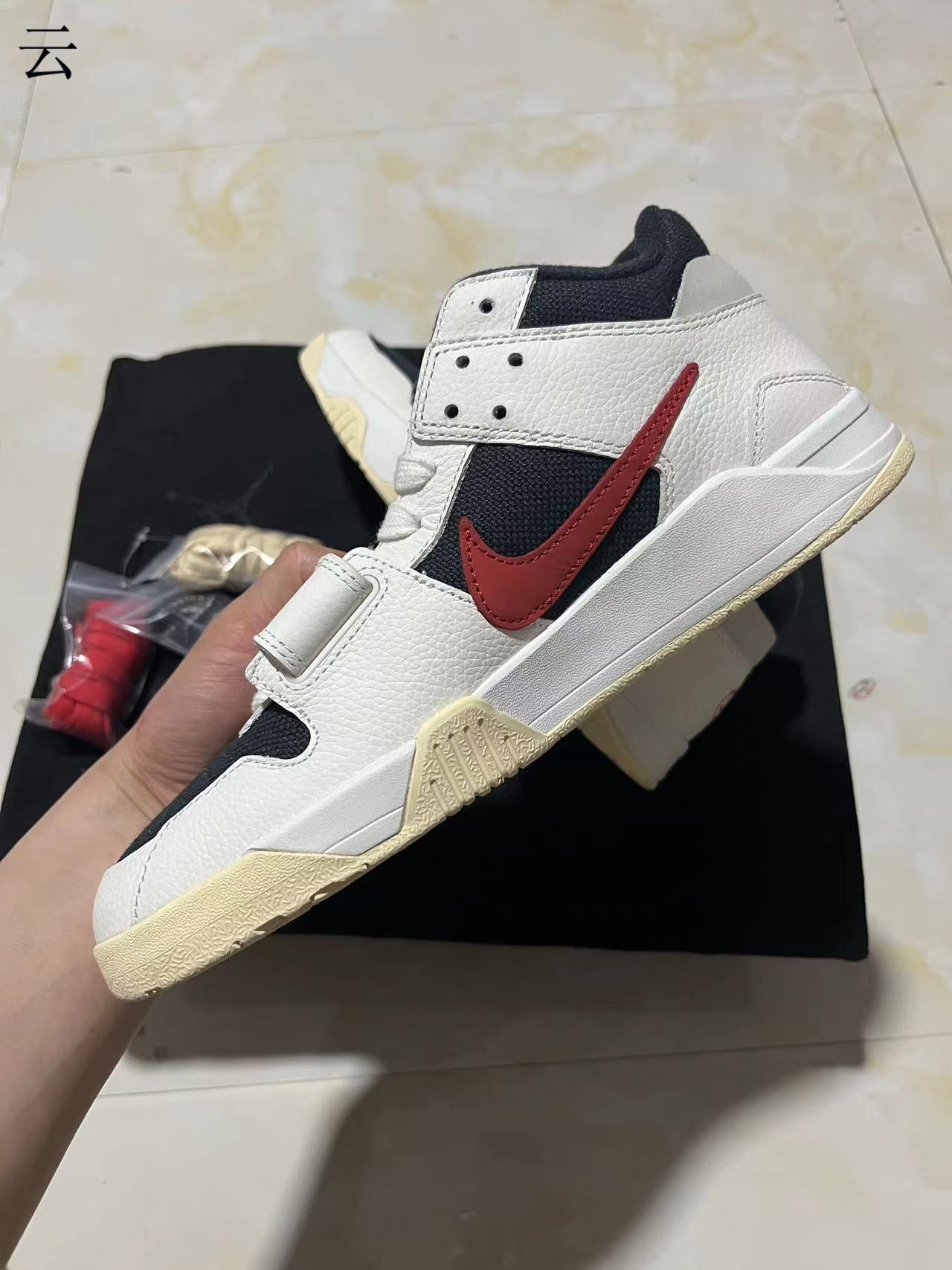 Jordan 1 Travis Scott - Jumpman University Red