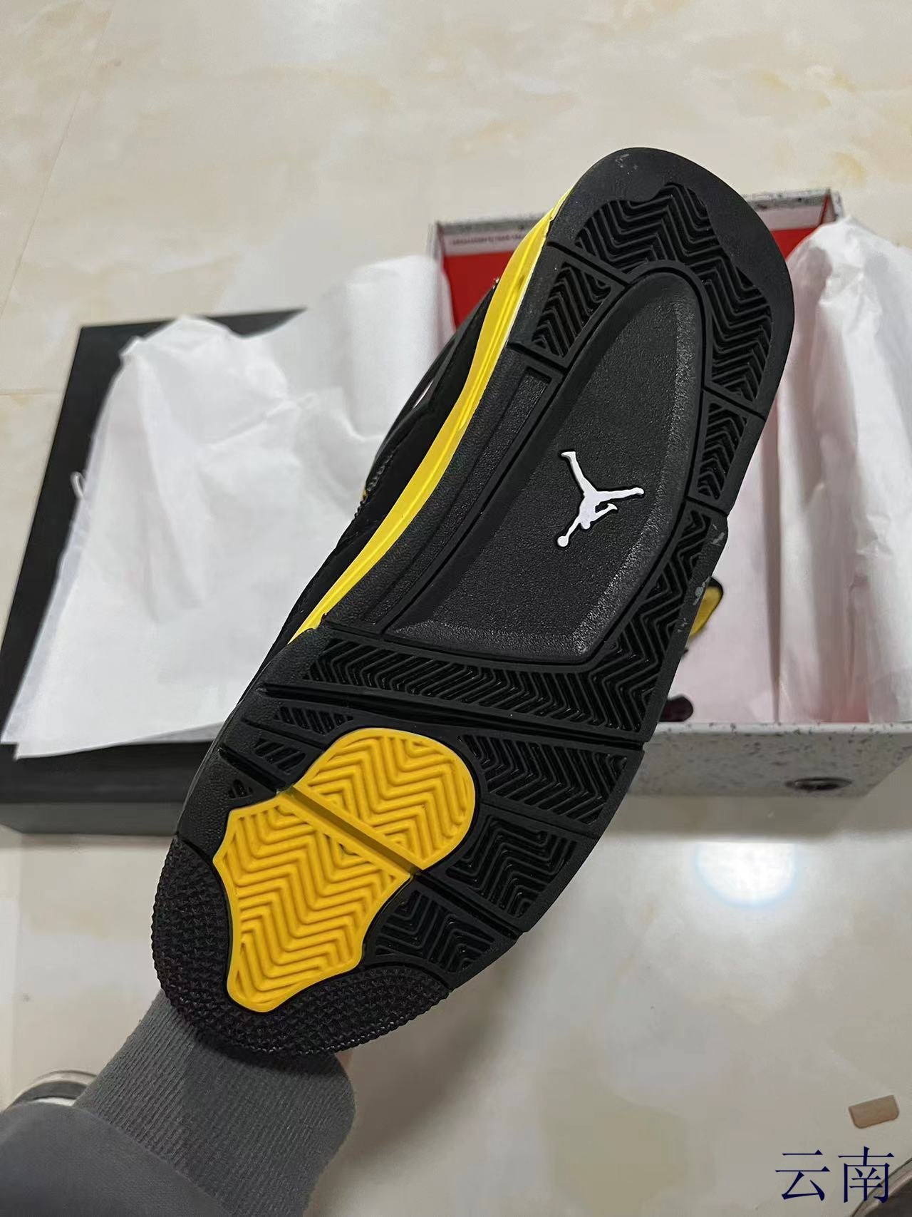 Jordan 4 - Thunder