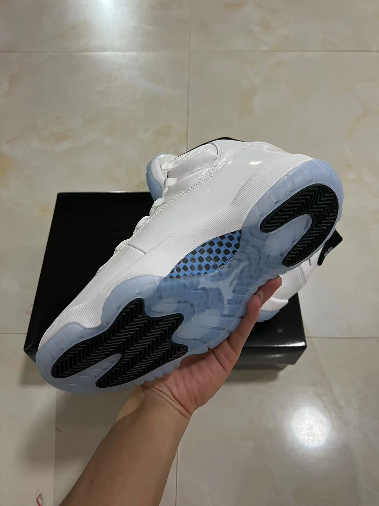 Jordan 11 - Legend Blue