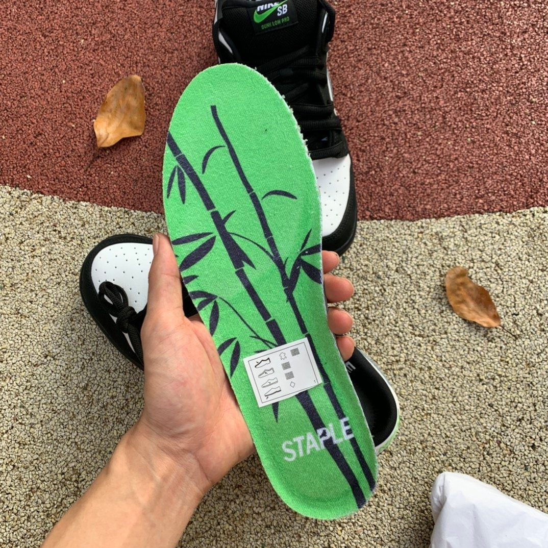 A Nike SB Dunk - Panda Pigeon