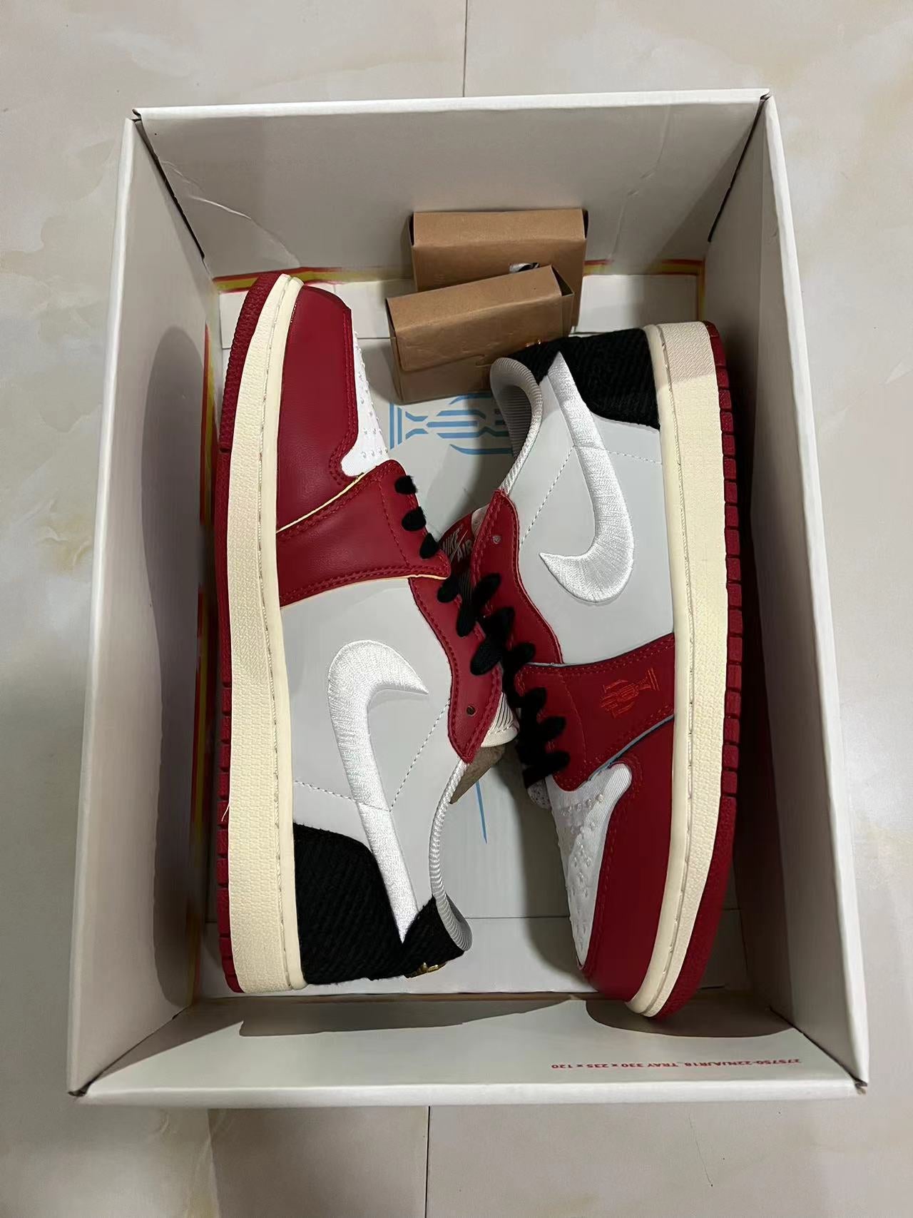 Jordan 1 Low - Trophy Room