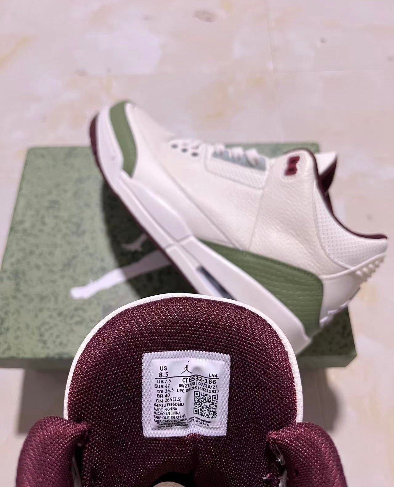 Jordan 3 - Medium Olive