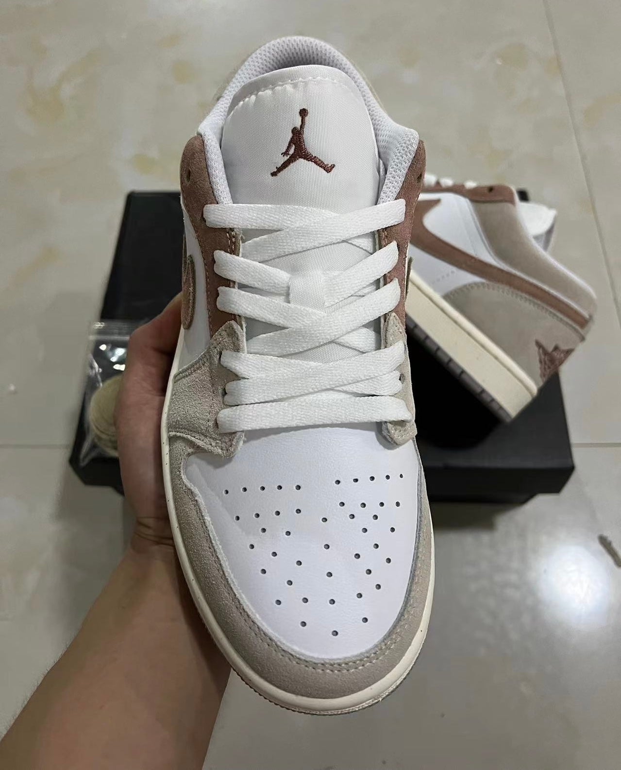 Jordan Retro 1 Low Legend Light Brown