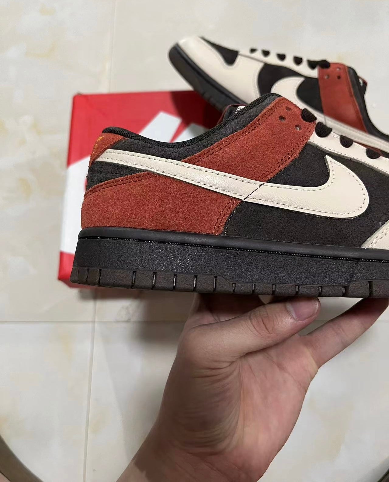 A Nike SB Dunk - Red Panda