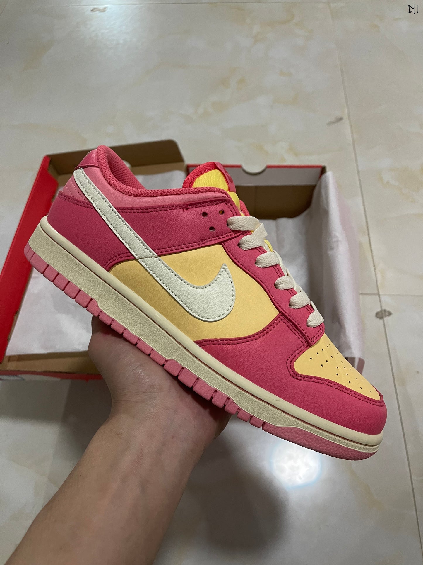 A Nike Sb Dunk - Strawberry Peach