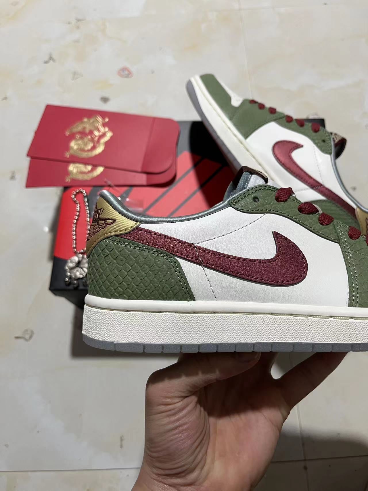 Jordan 1 Low - Year of the Dragon