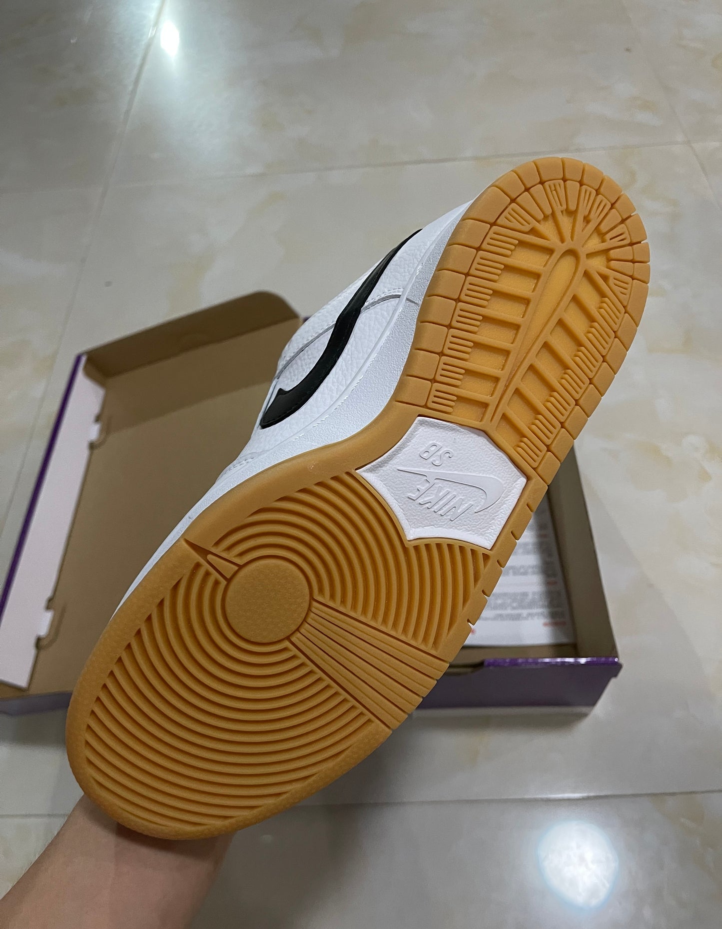 A Nike SB Dunk - White Gum