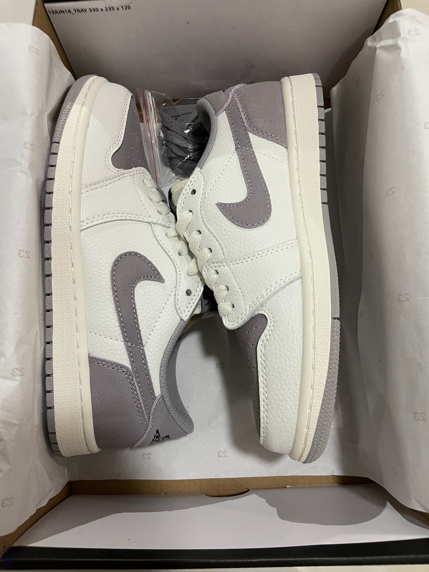 Jordan 1 Low - Atmosphere Grey
