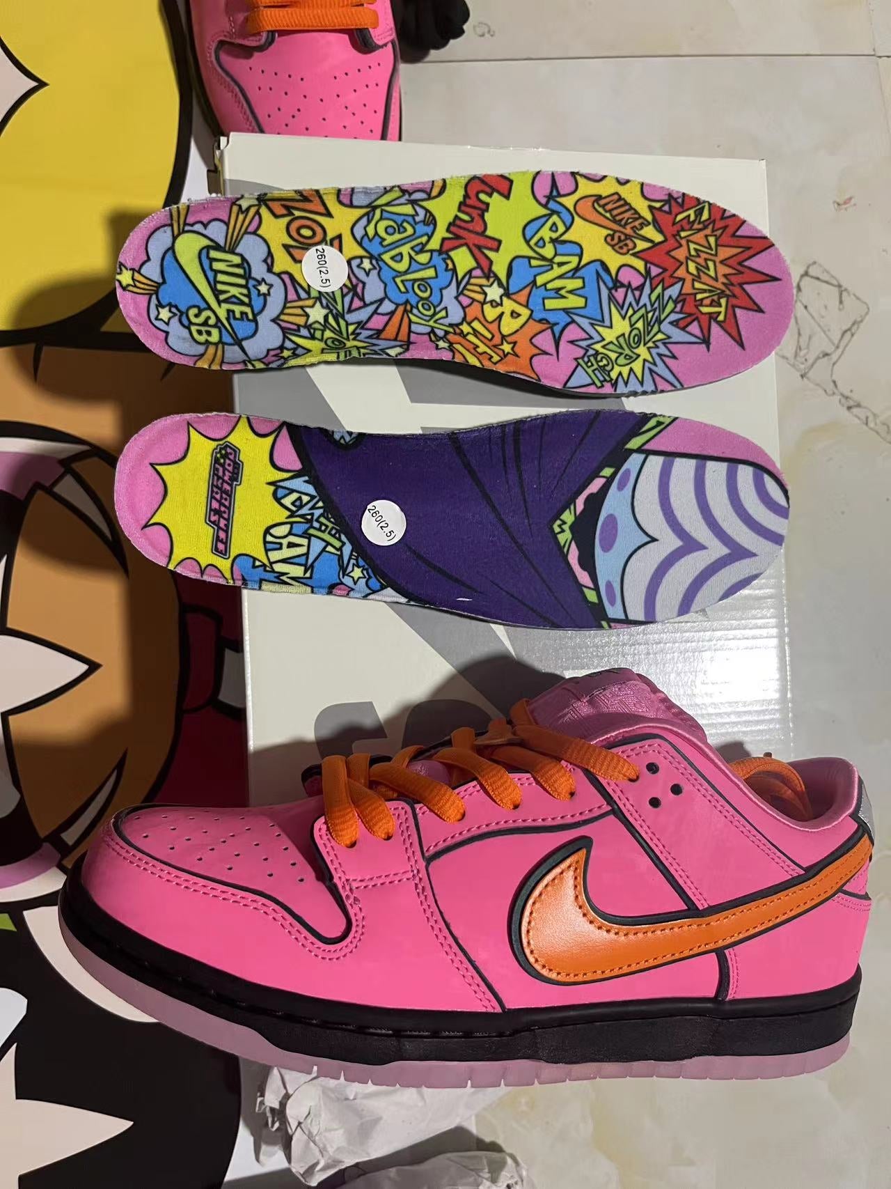 A Nike SB Dunk Powerpuff Girls - Blossom