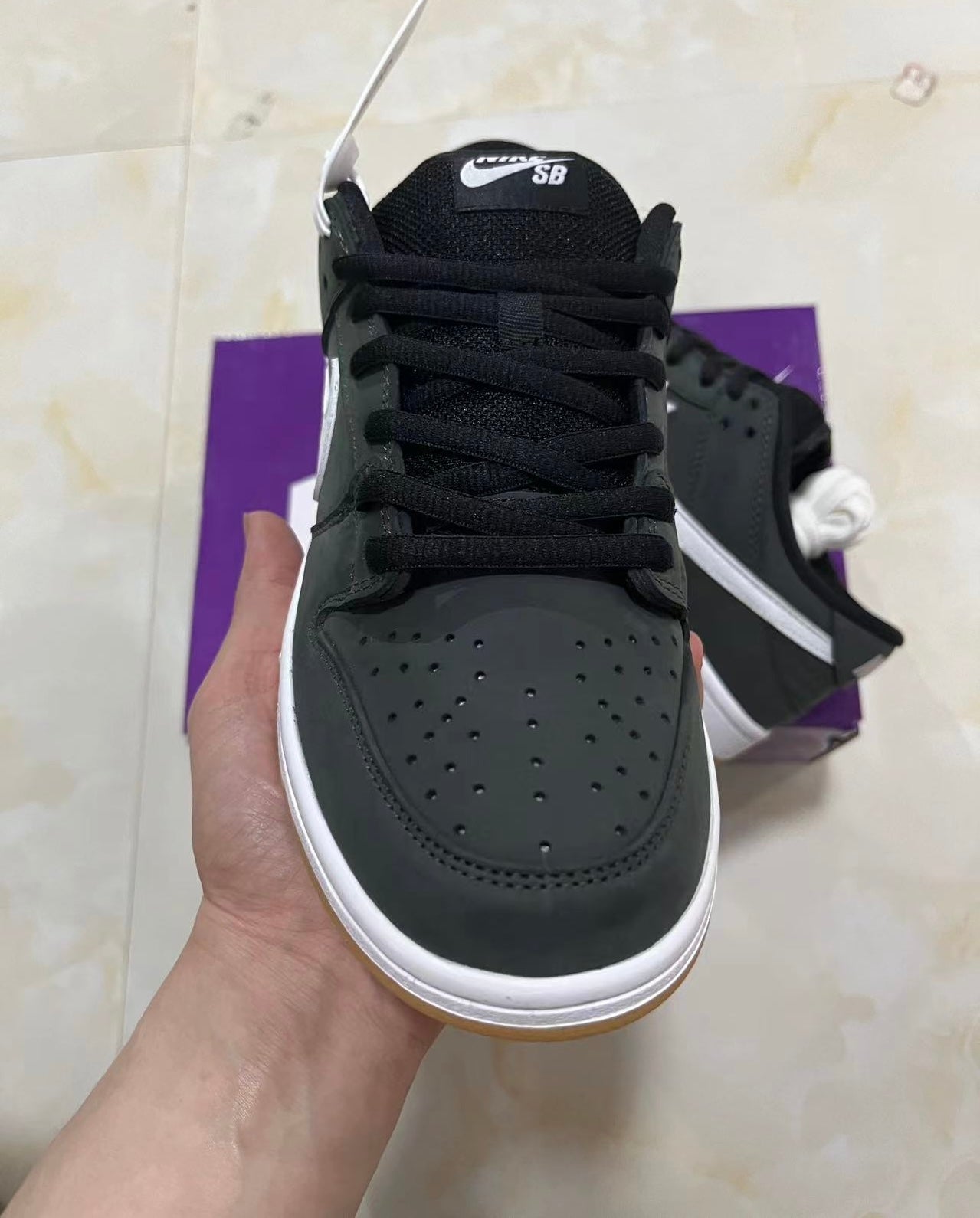A Nike SB Dunk - Black Gum