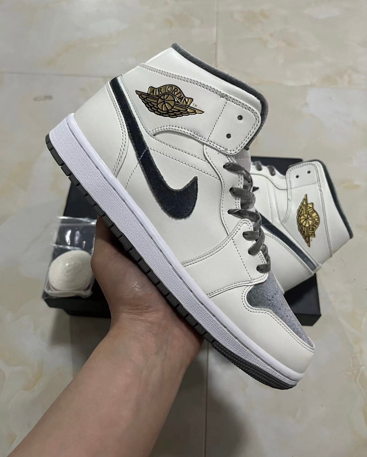 Jordan 1 Mid - Velvet Toe