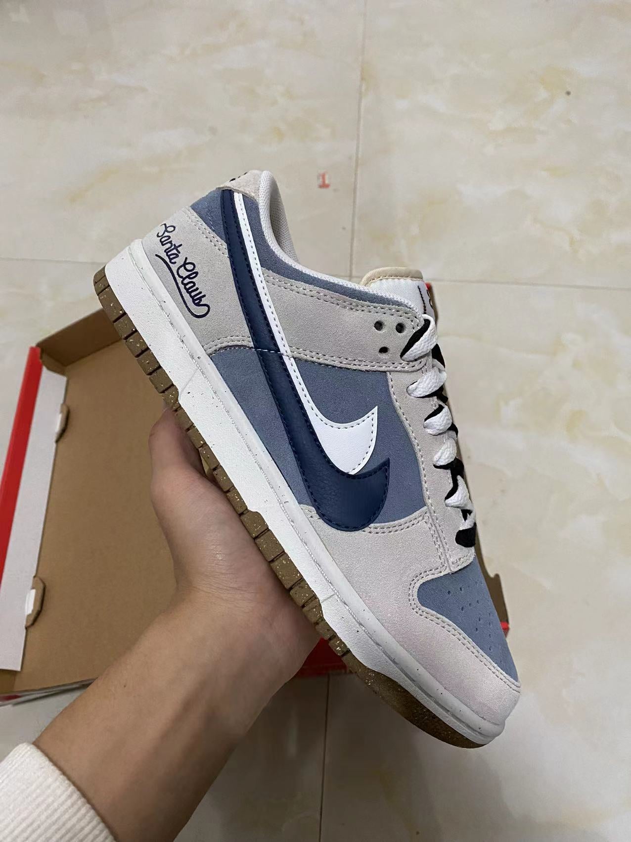 A Nike Dunk Low - 85 SE Grey Orchid Santa Claus