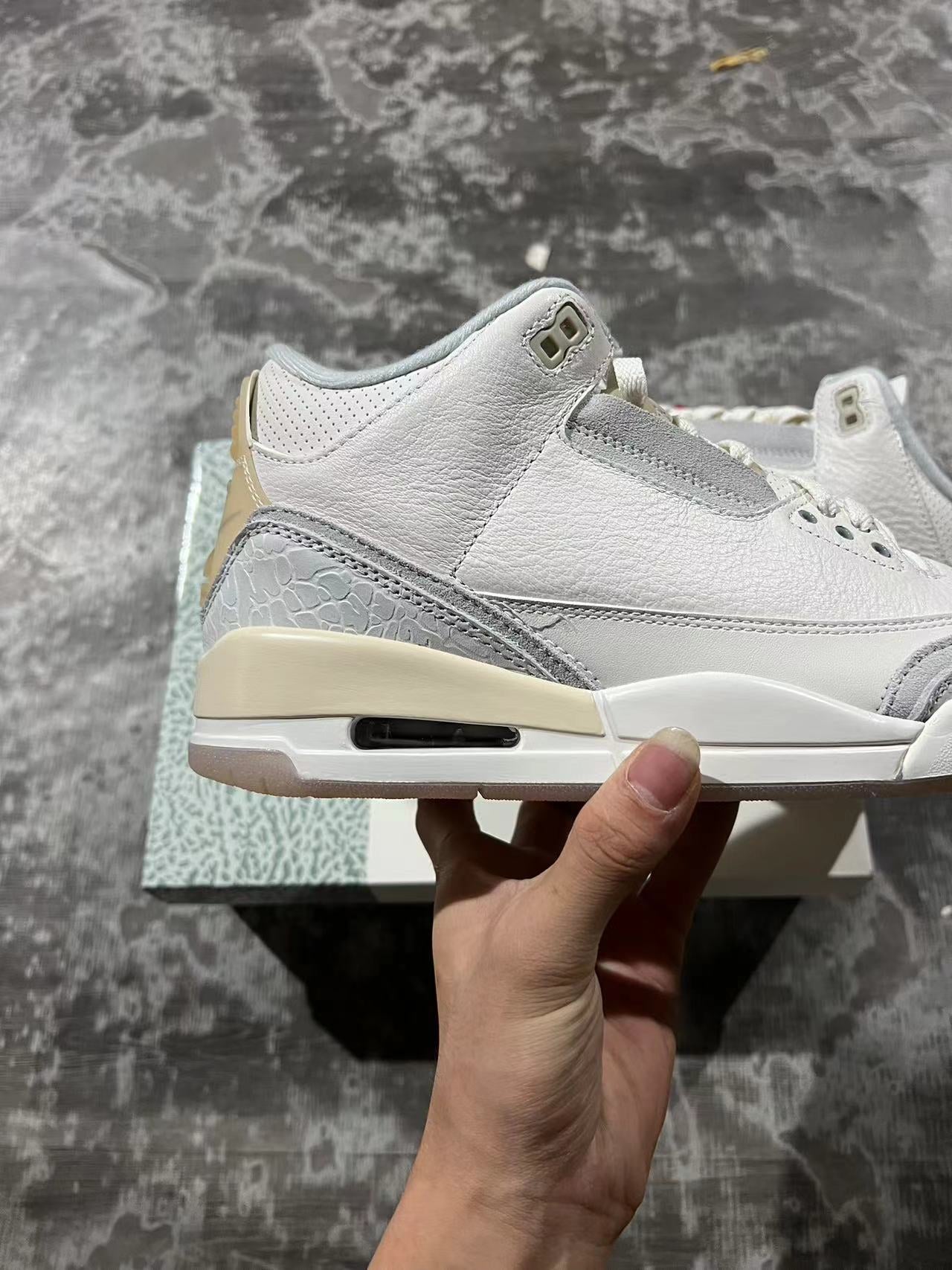 Jordan 3 - Craft Ivory