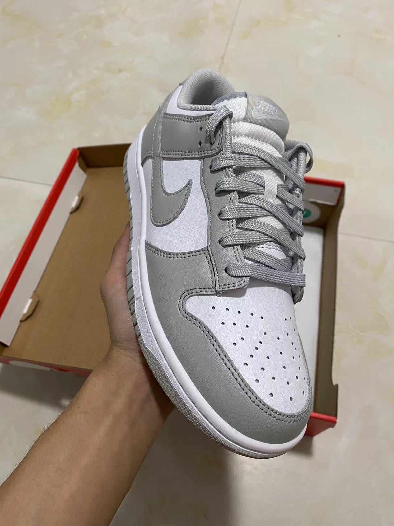 A Nike SB Dunk - Grey Fog