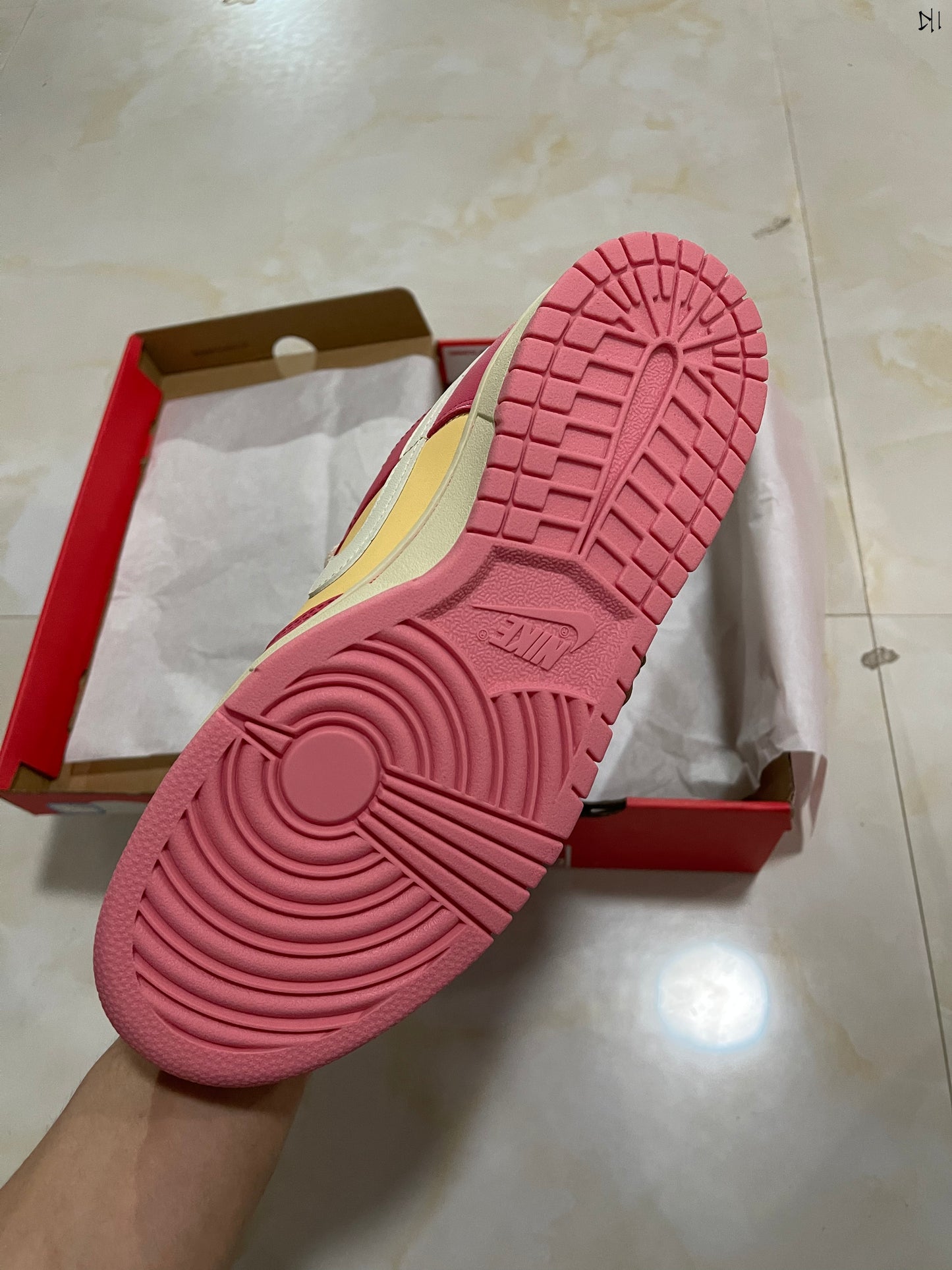 A Nike Sb Dunk - Strawberry Peach