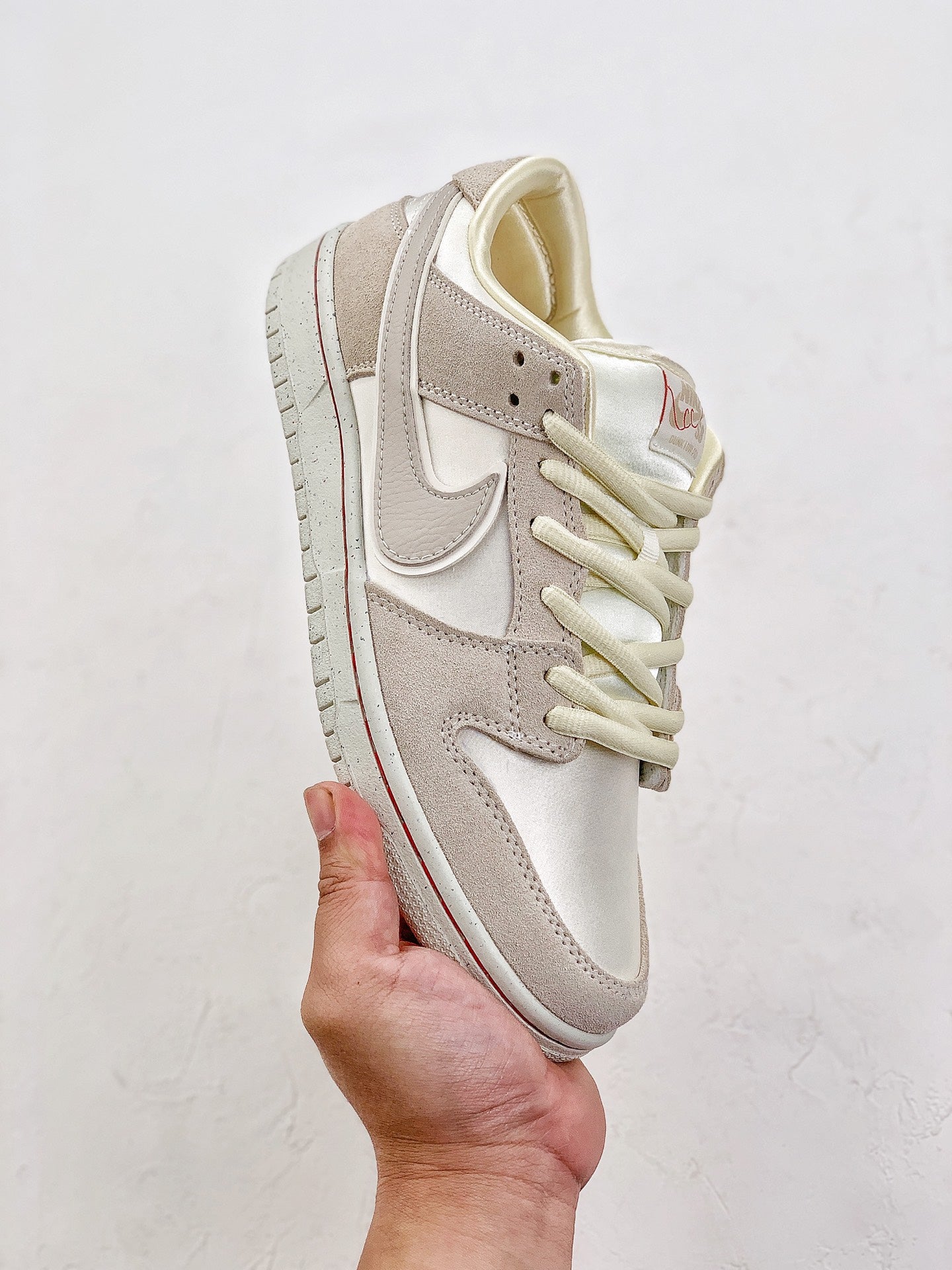 A Nike SB Dunk - City Of Love Bone