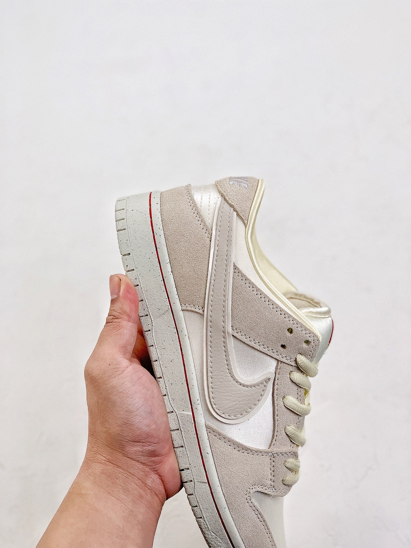 A Nike SB Dunk - City Of Love Bone