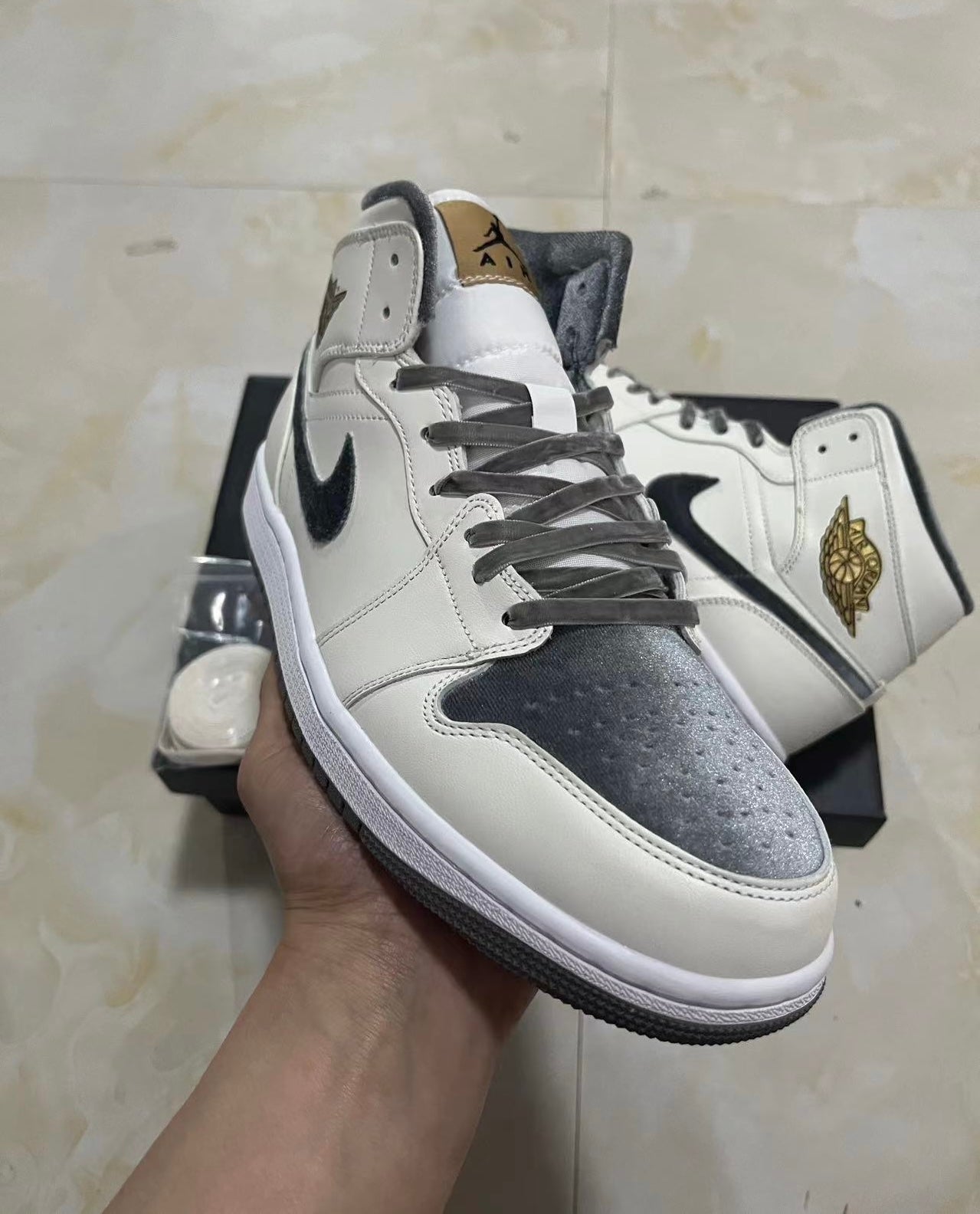 Jordan 1 Mid - Velvet Toe
