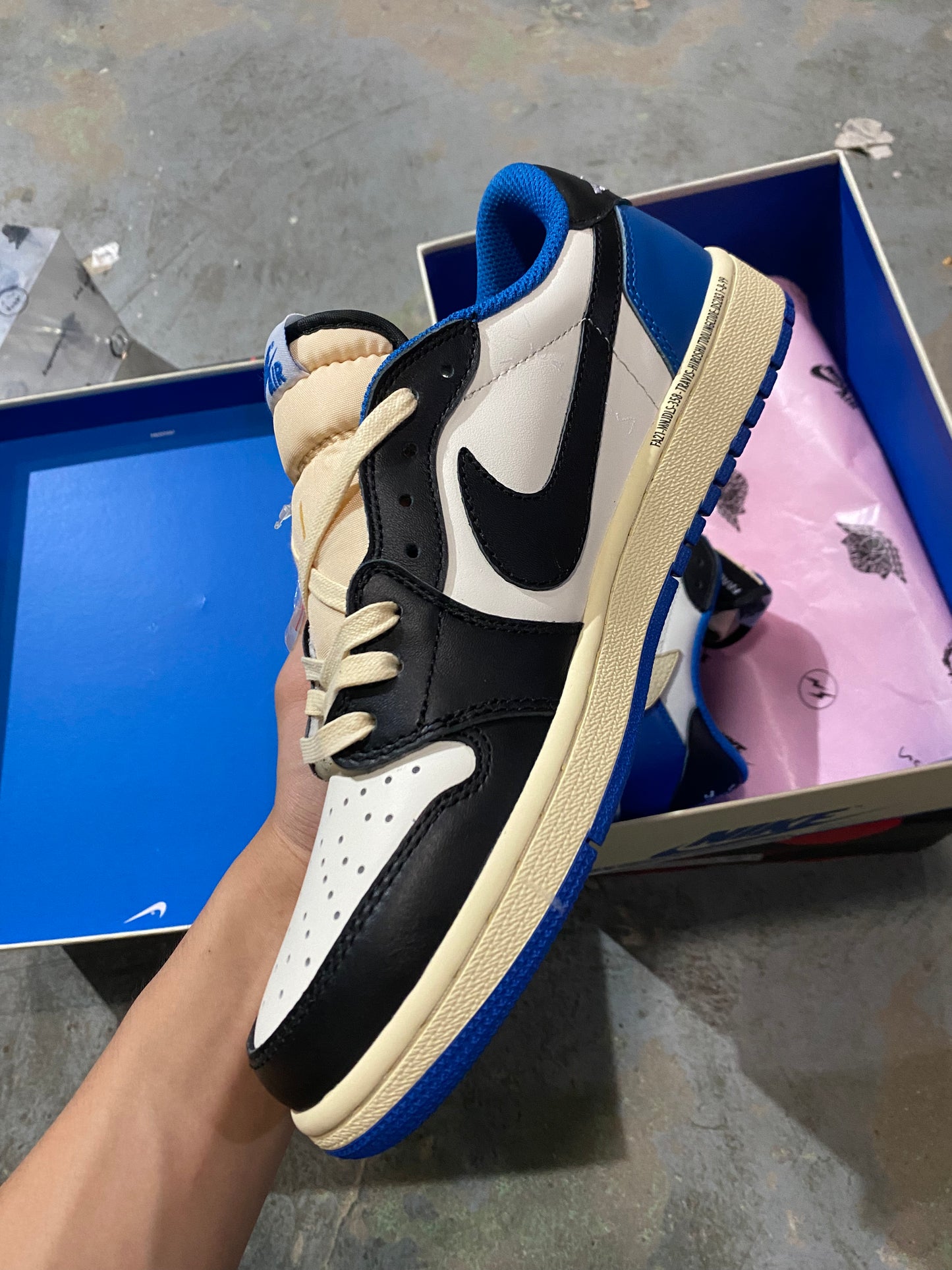 Jordan 1 Travis Scott - Fragment Design