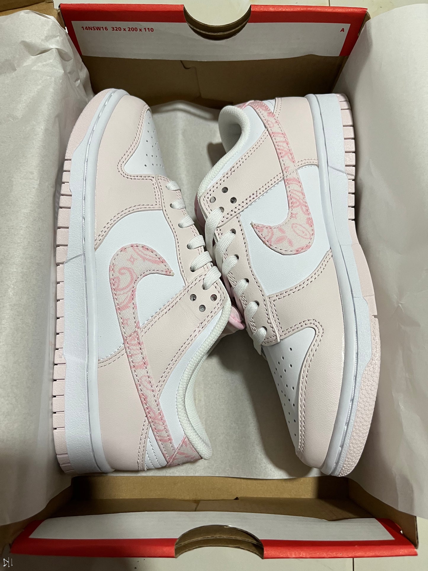 A Nike SB Dunk- Pink Paisley