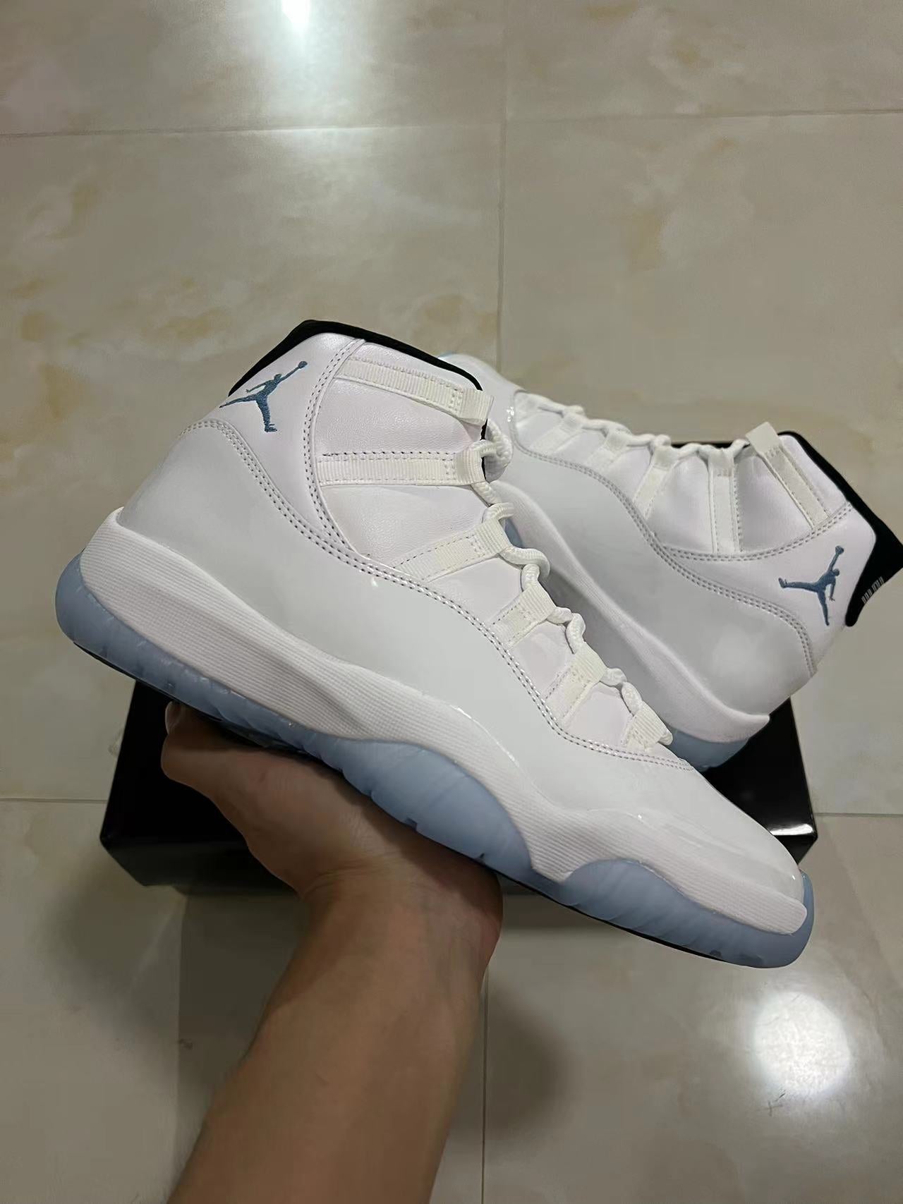 Jordan 11 - Legend Blue