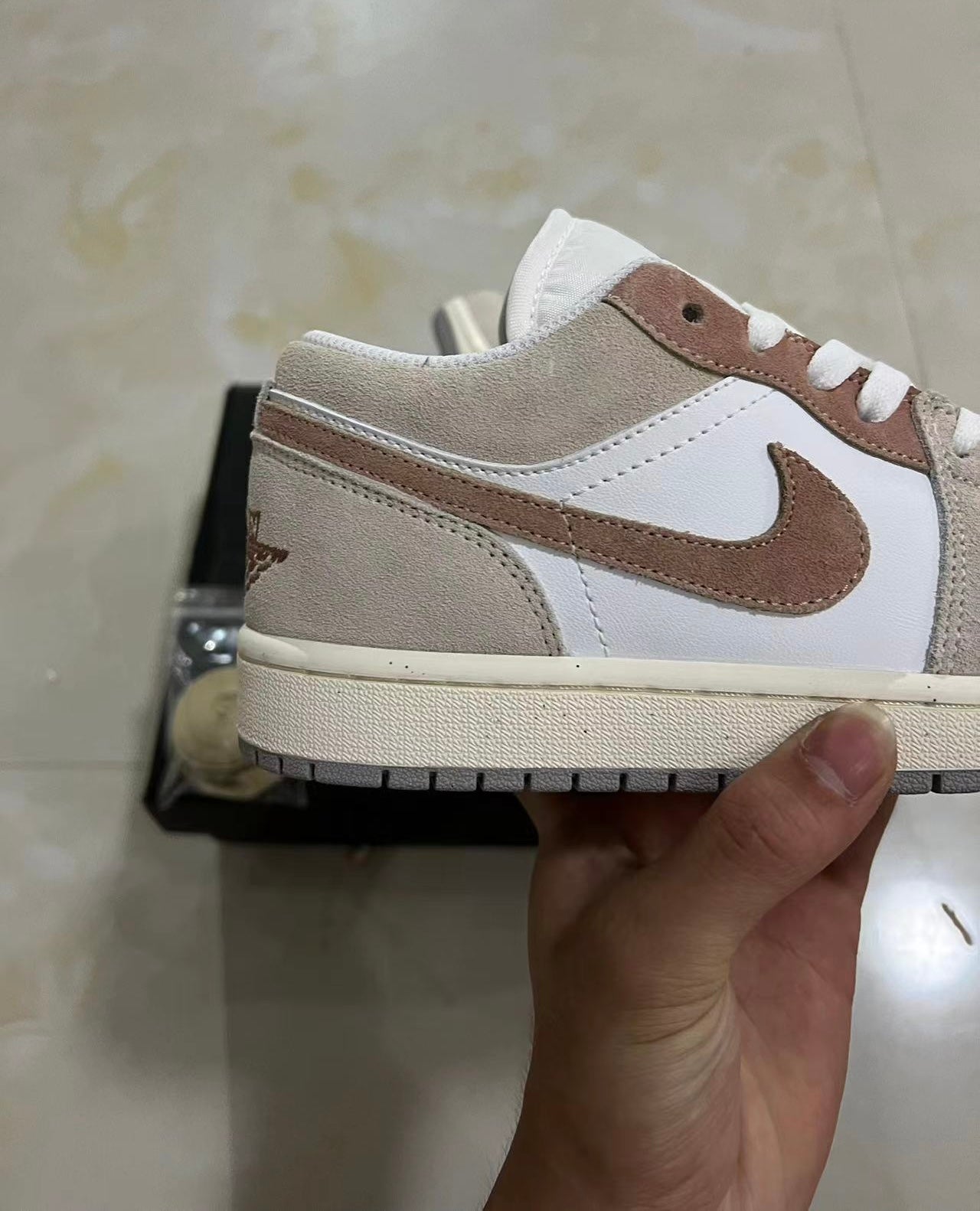 Jordan Retro 1 Low Legend Light Brown
