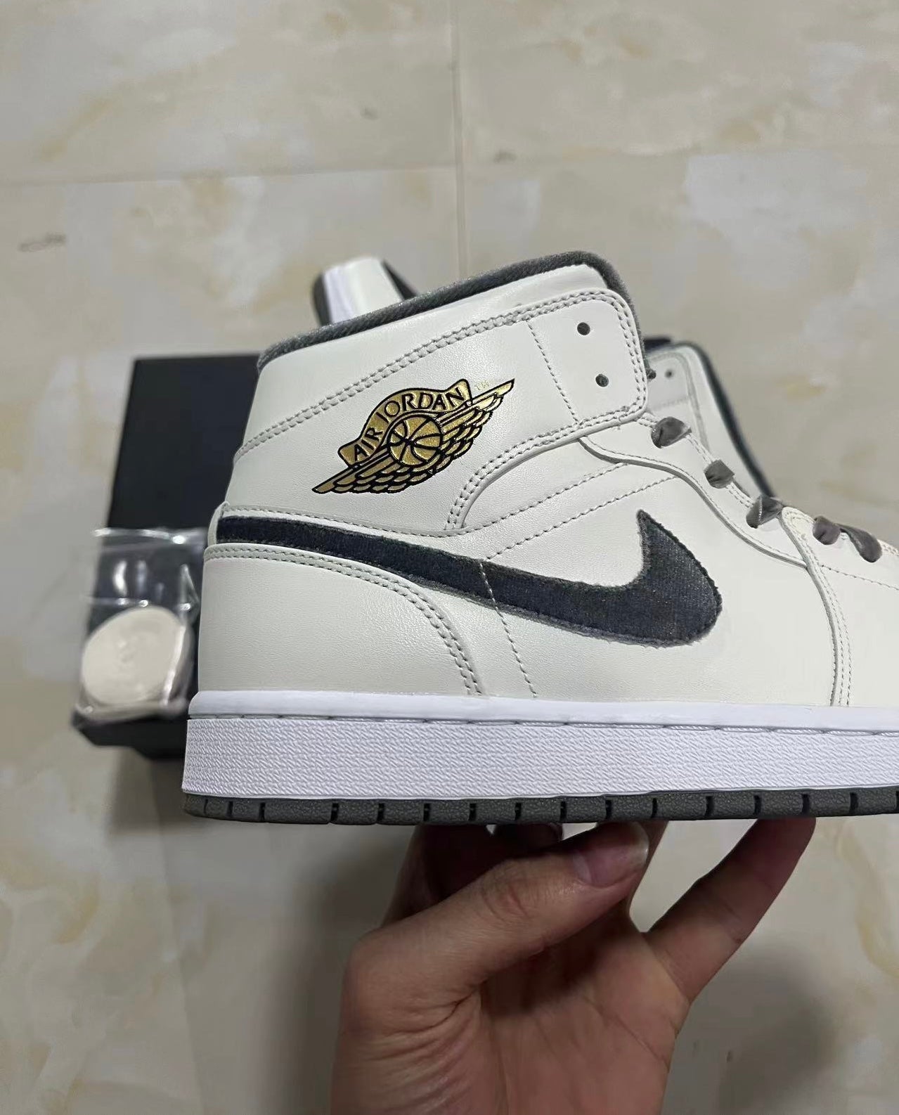 Jordan 1 Mid - Velvet Toe