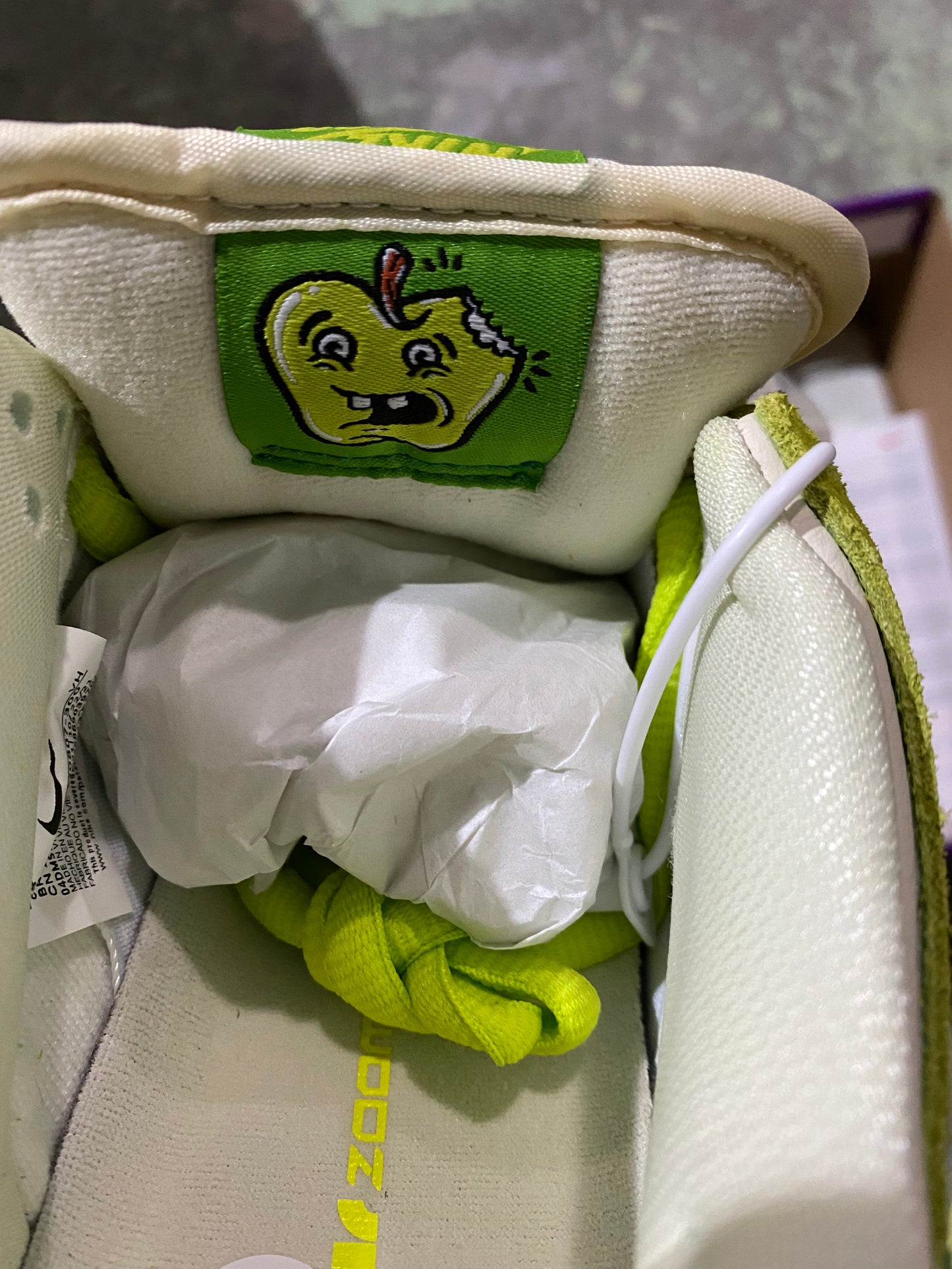 A Nike SB Dunk- Sour Apple