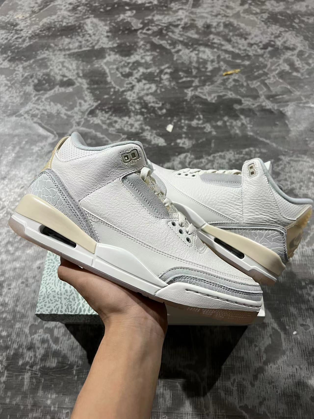 Jordan 3 - Craft Ivory