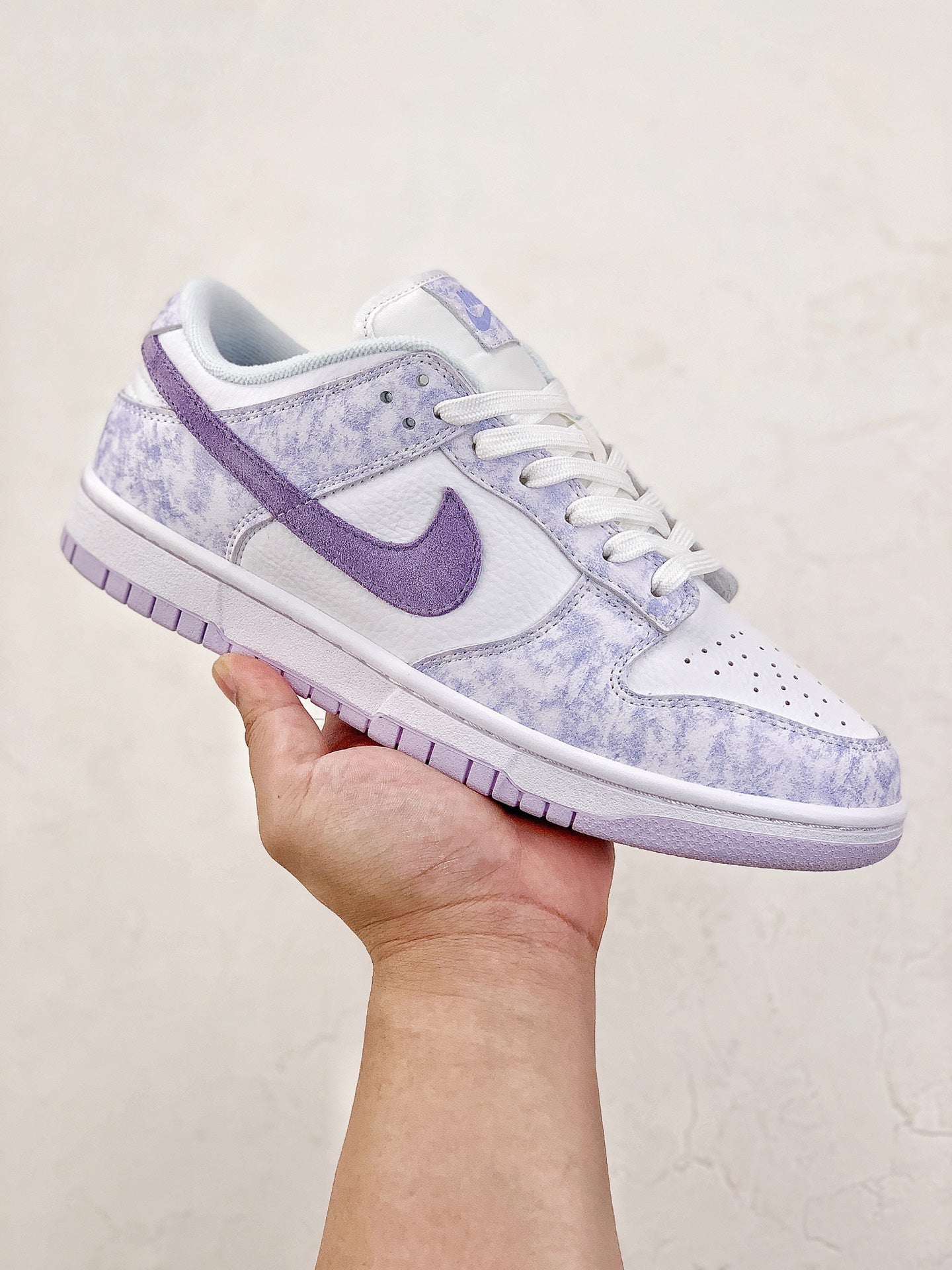 A Nike SB Dunk - Purple Pulse