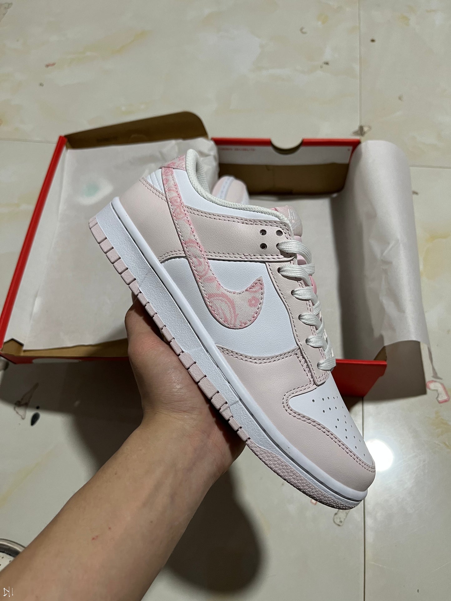 A Nike SB Dunk- Pink Paisley