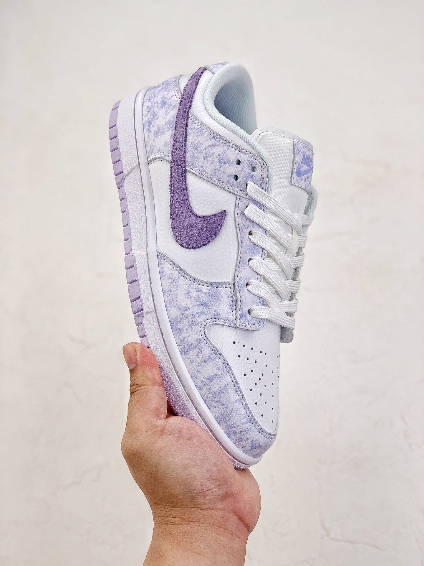 A Nike SB Dunk - Purple Pulse