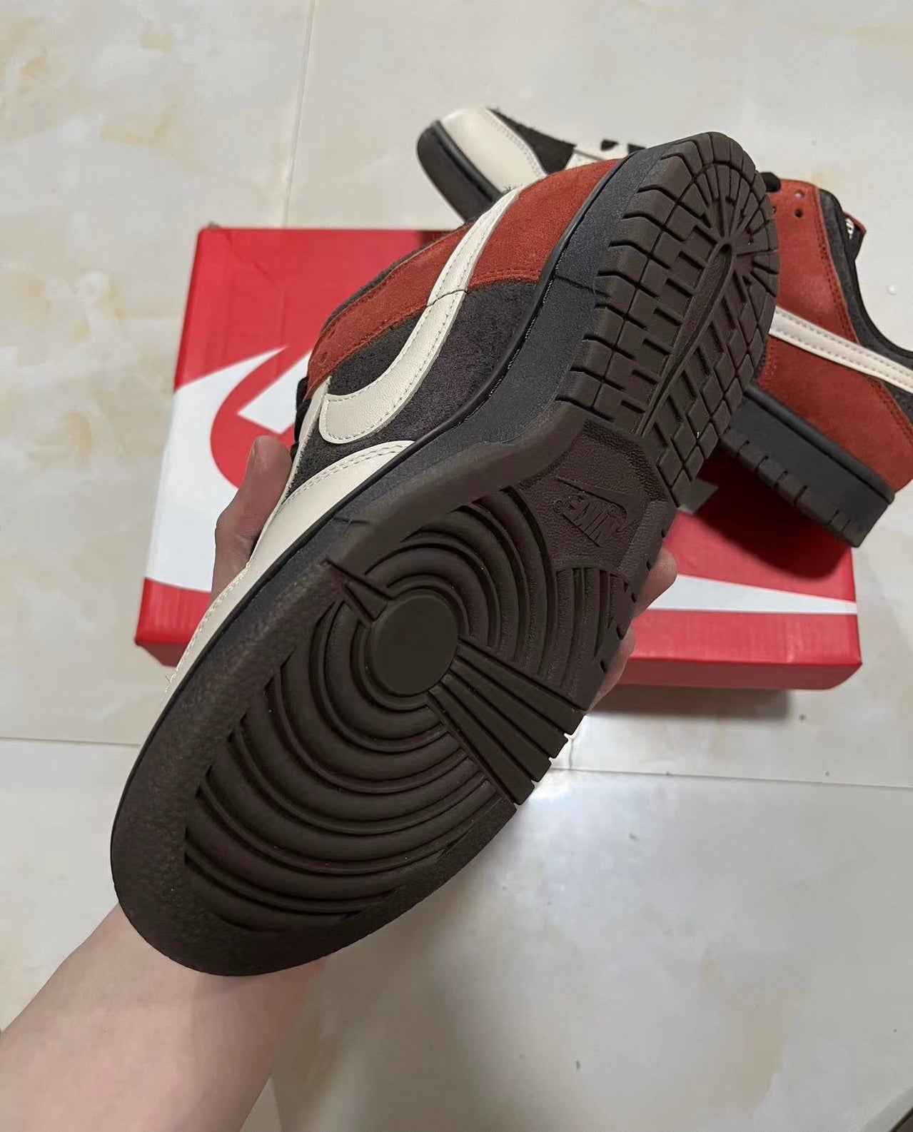 A Nike SB Dunk - Red Panda