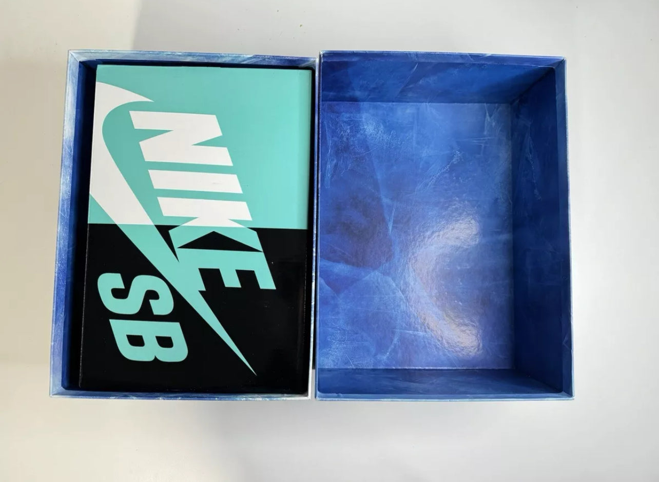 A Nike SB Dunk - Concepts Purple Lobster