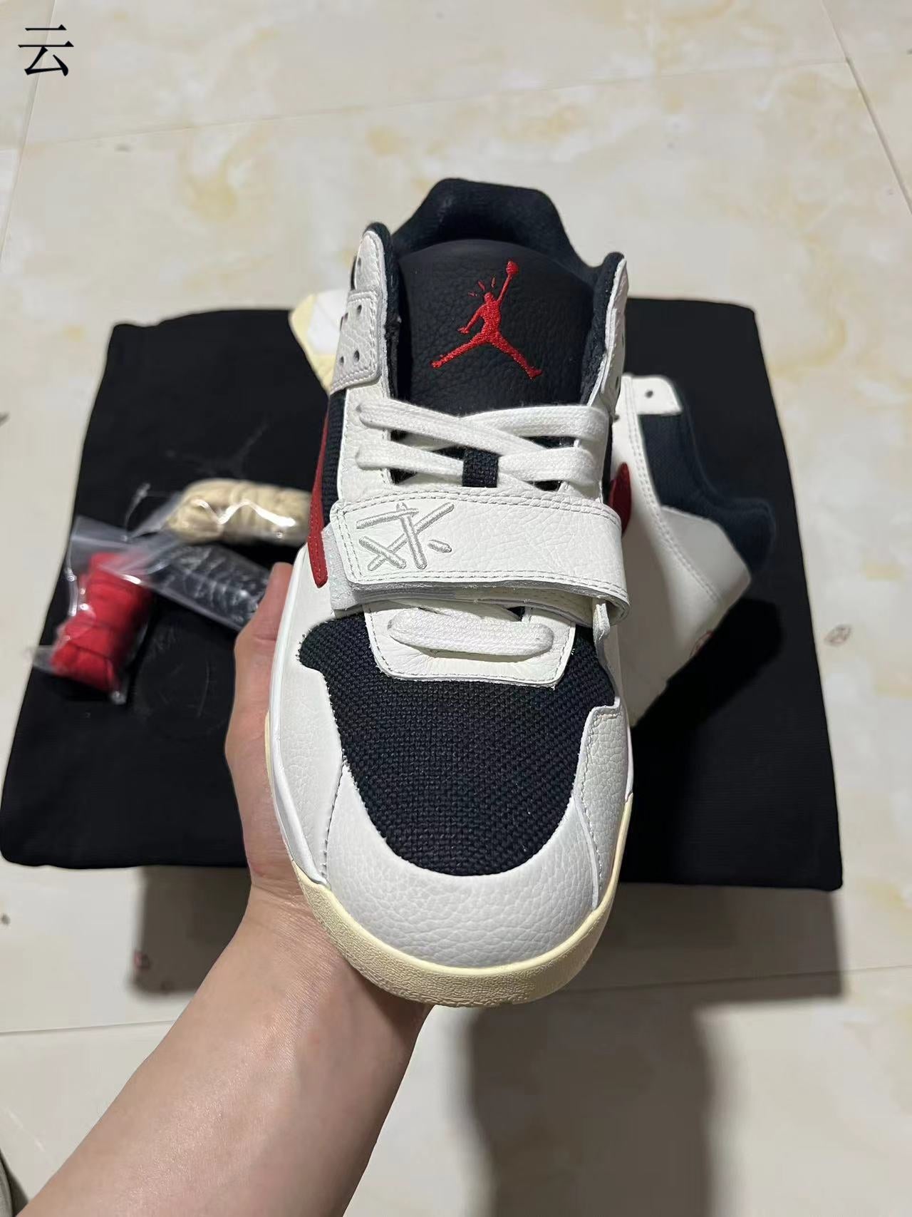 Jordan 1 Travis Scott - Jumpman University Red