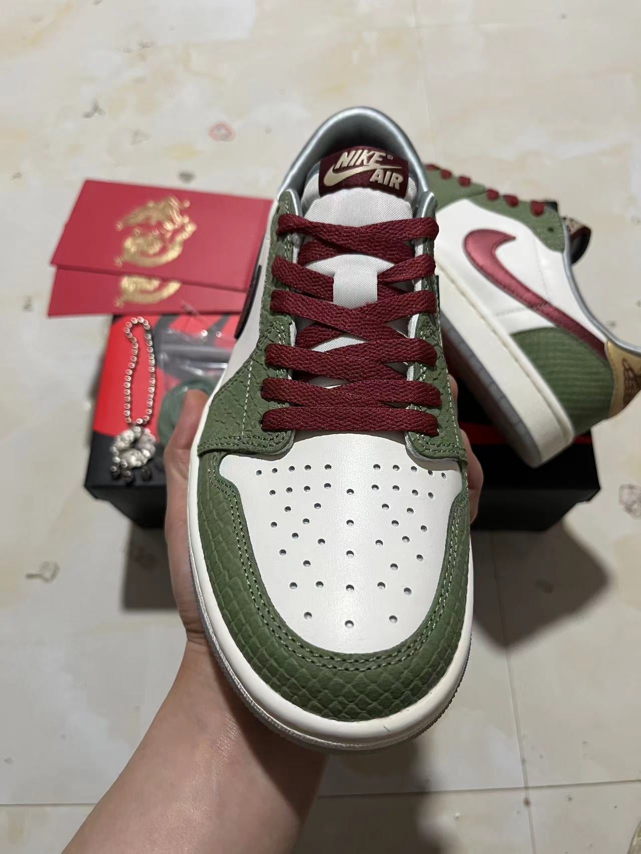 Jordan 1 Low - Year of the Dragon
