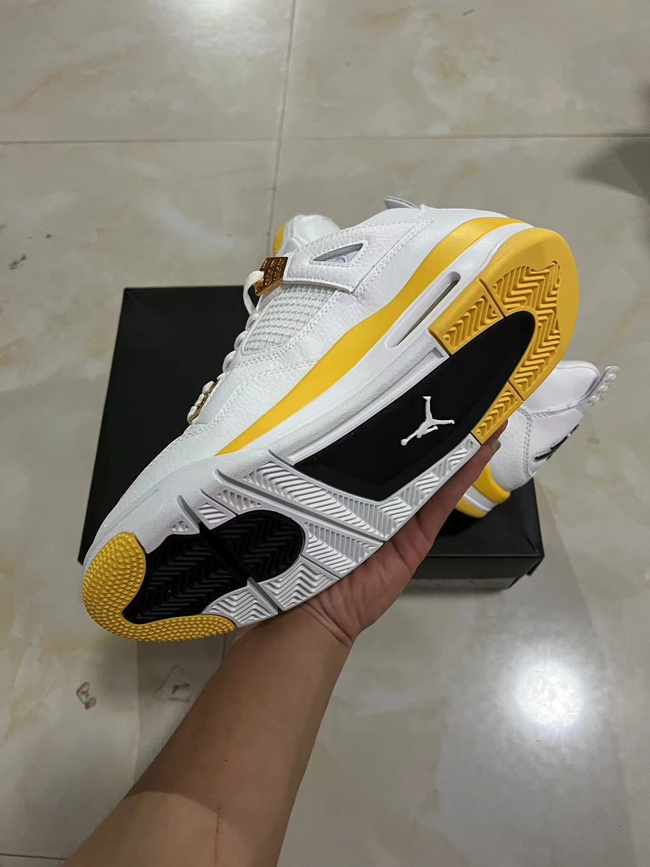 Jordan 4 - Vivid Sulfur