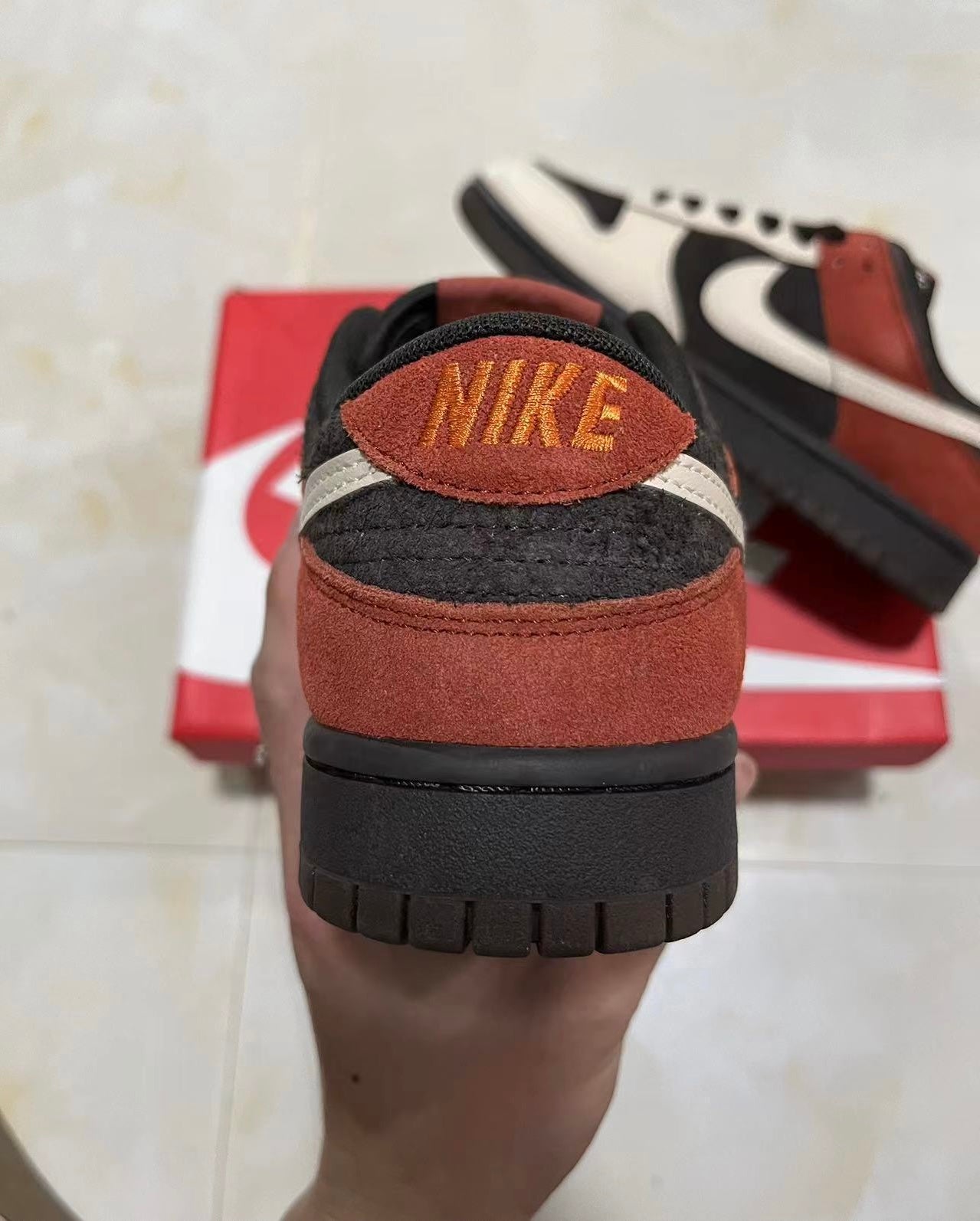 A Nike SB Dunk - Red Panda