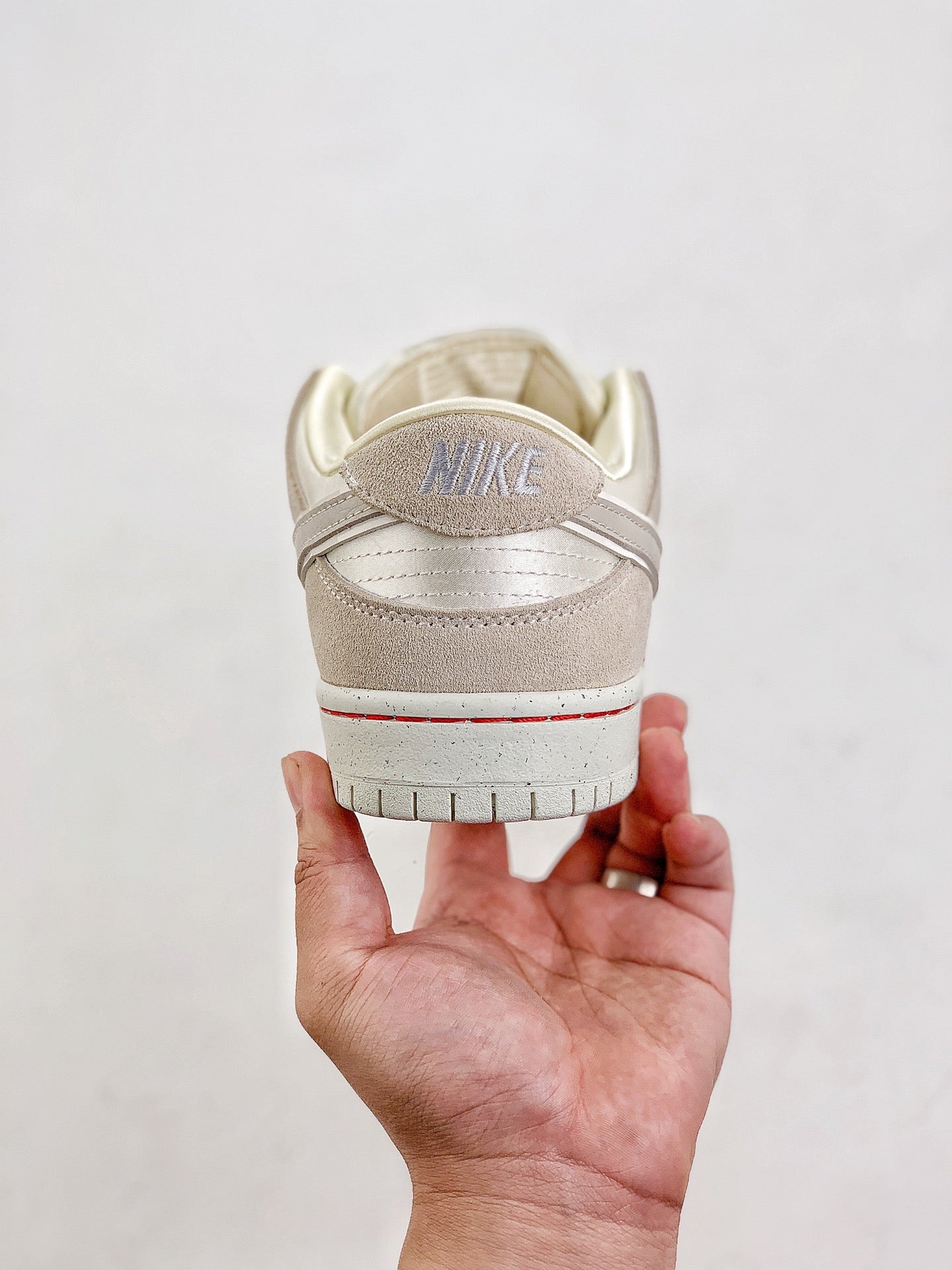 A Nike SB Dunk - City Of Love Bone