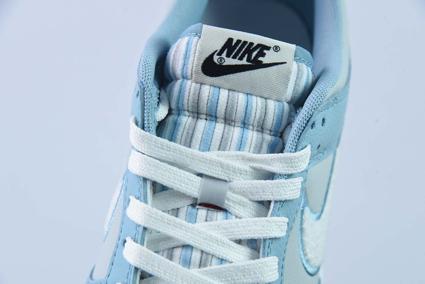 A Nike SB Dunk - Worn Blue