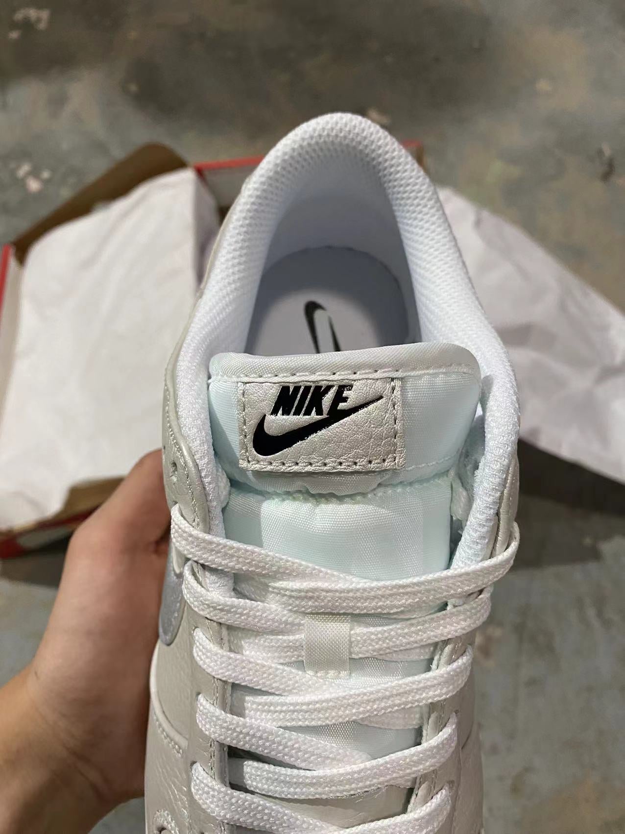 A Nike SB Dunk - Metallic Silver