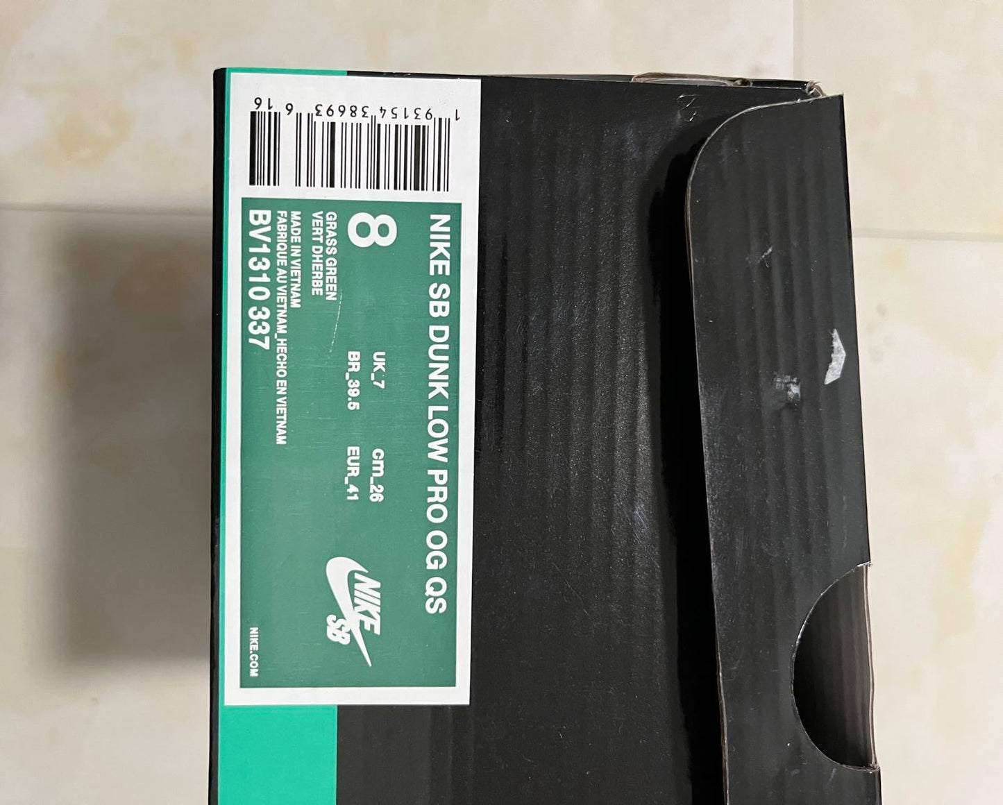 A Nike SB Dunk- Green Lobster