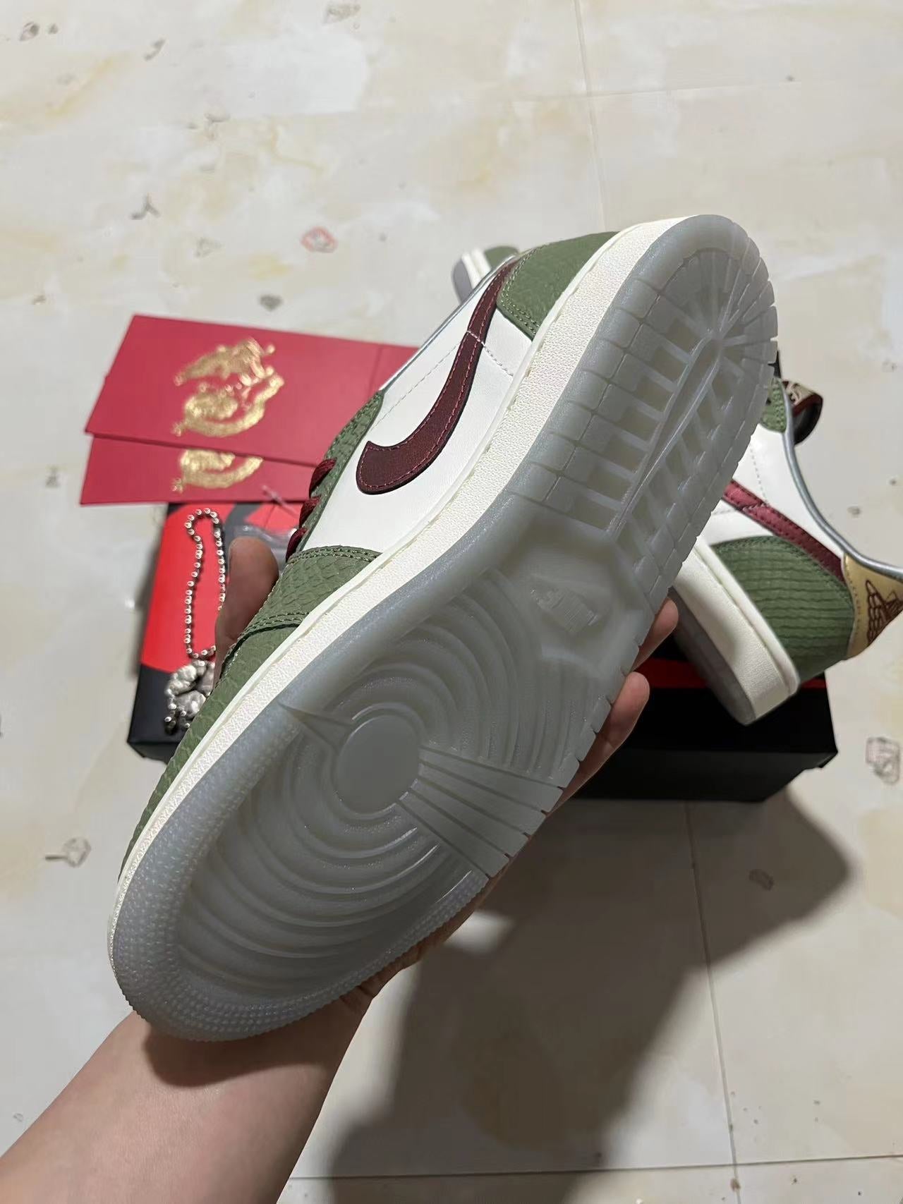 Jordan 1 Low - Year of the Dragon